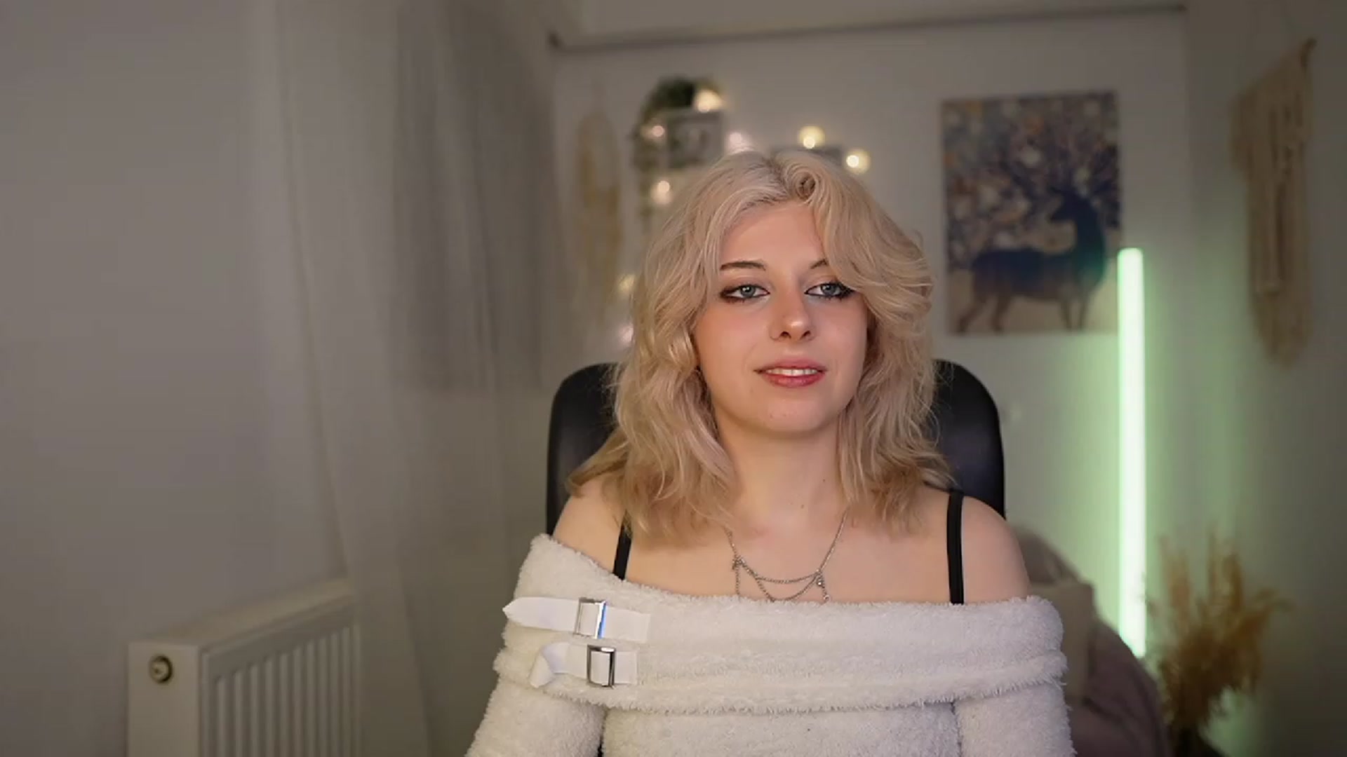 Gallery image thumbnail from Allice_Bong's myfreecams stream on, 03/12/2024, 20:44 image 2 of 20