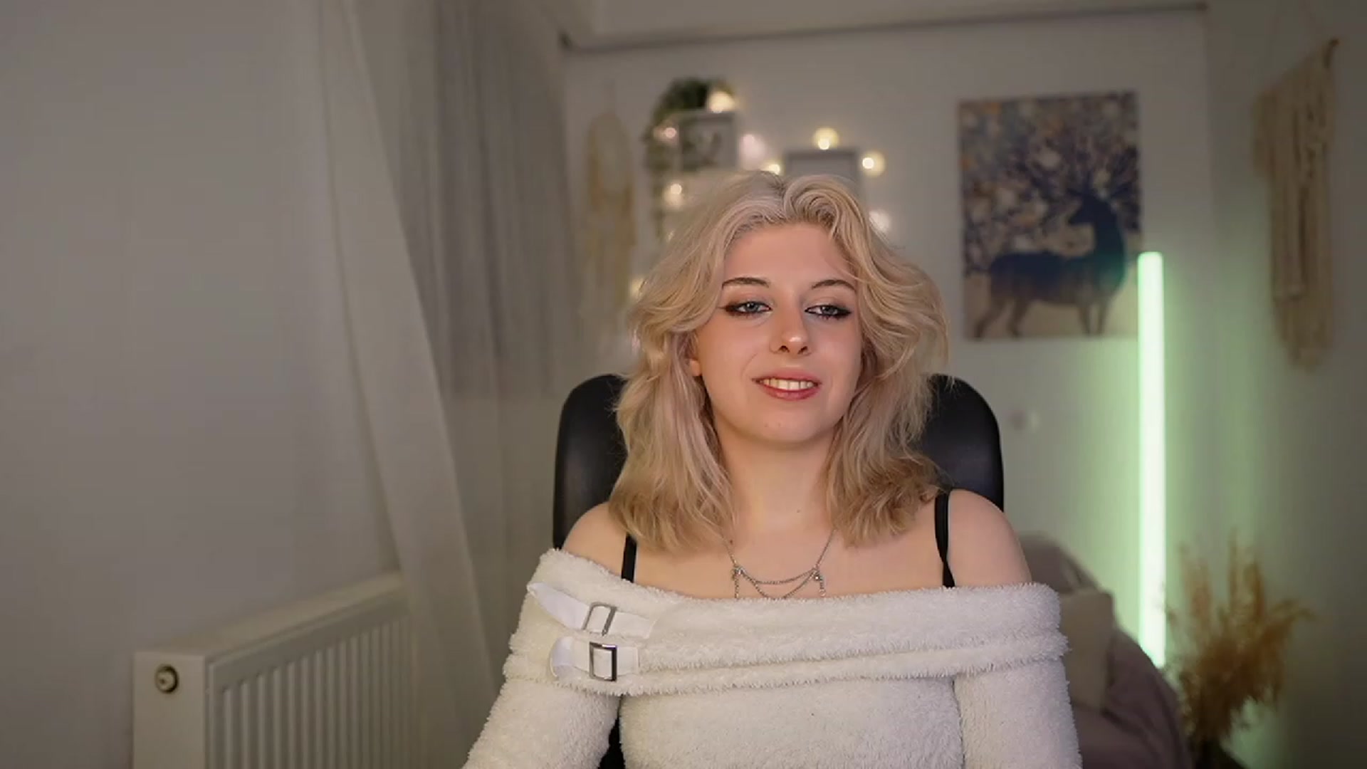 Gallery image thumbnail from Allice_Bong's myfreecams stream on, 03/12/2024, 20:44 image 8 of 20