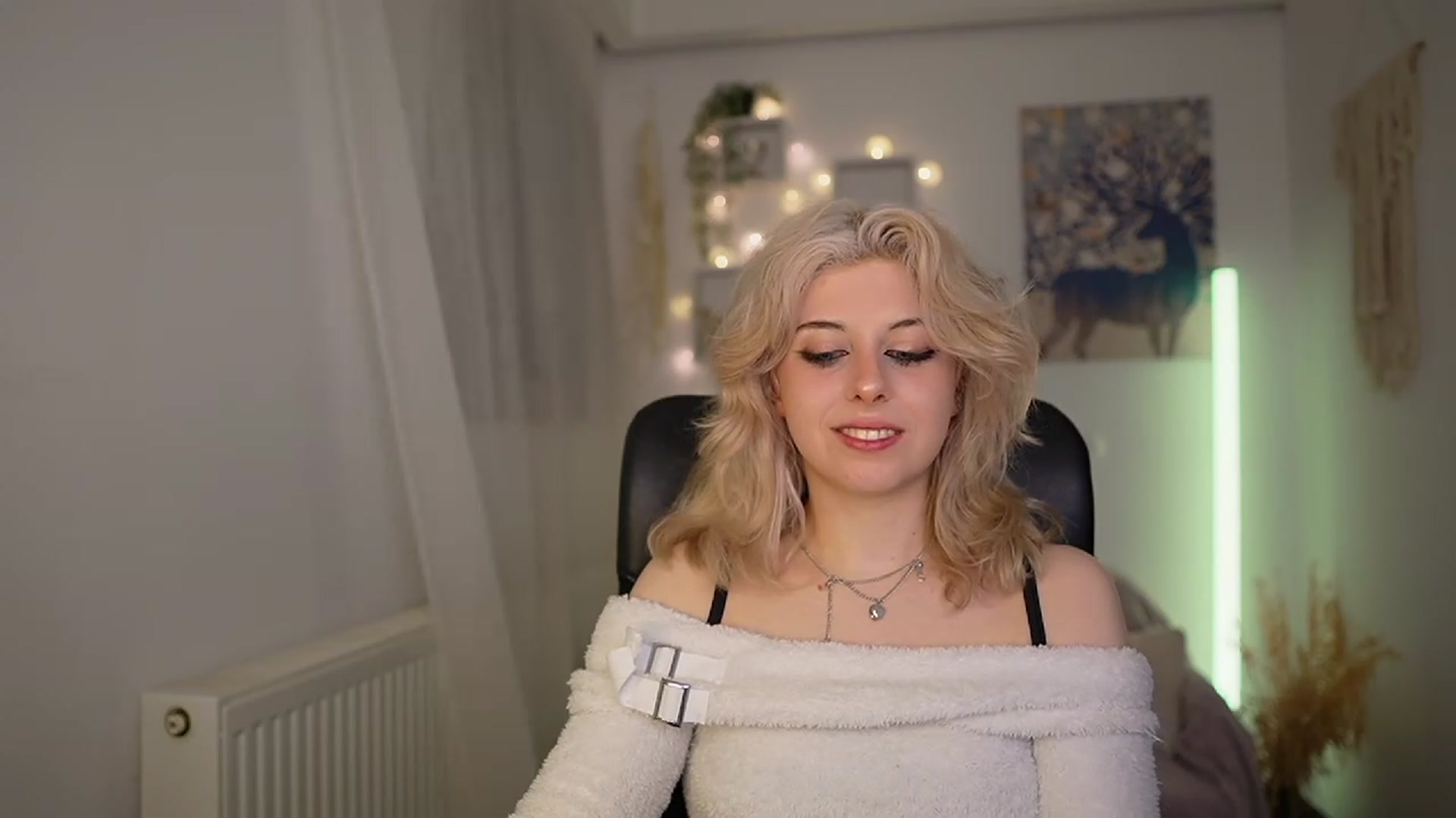 Gallery image thumbnail from Allice_Bong's myfreecams stream on, 03/12/2024, 20:44 image 17 of 20