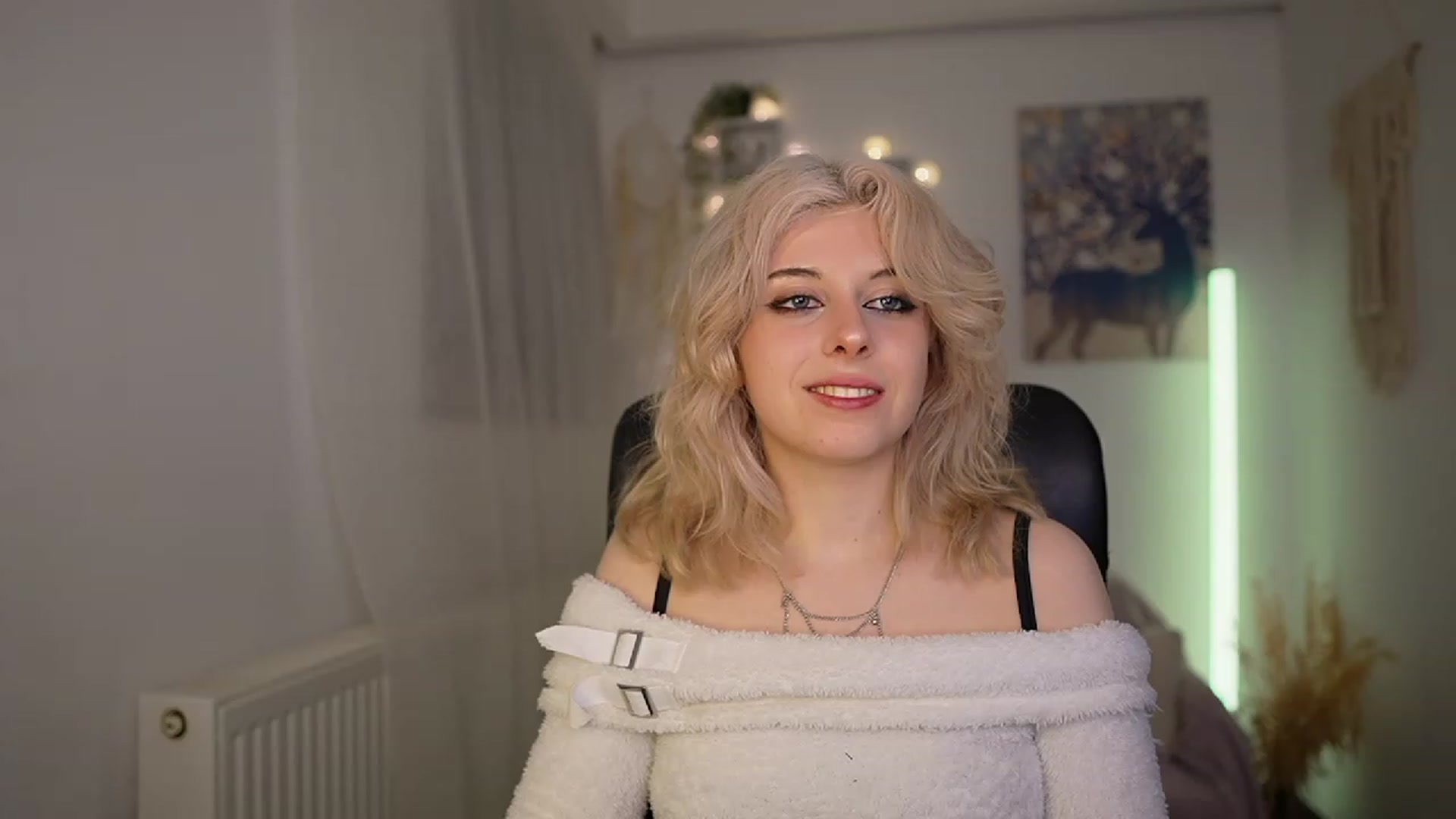 Gallery image thumbnail from Allice_Bong's myfreecams stream on, 03/12/2024, 20:44 image 1 of 20