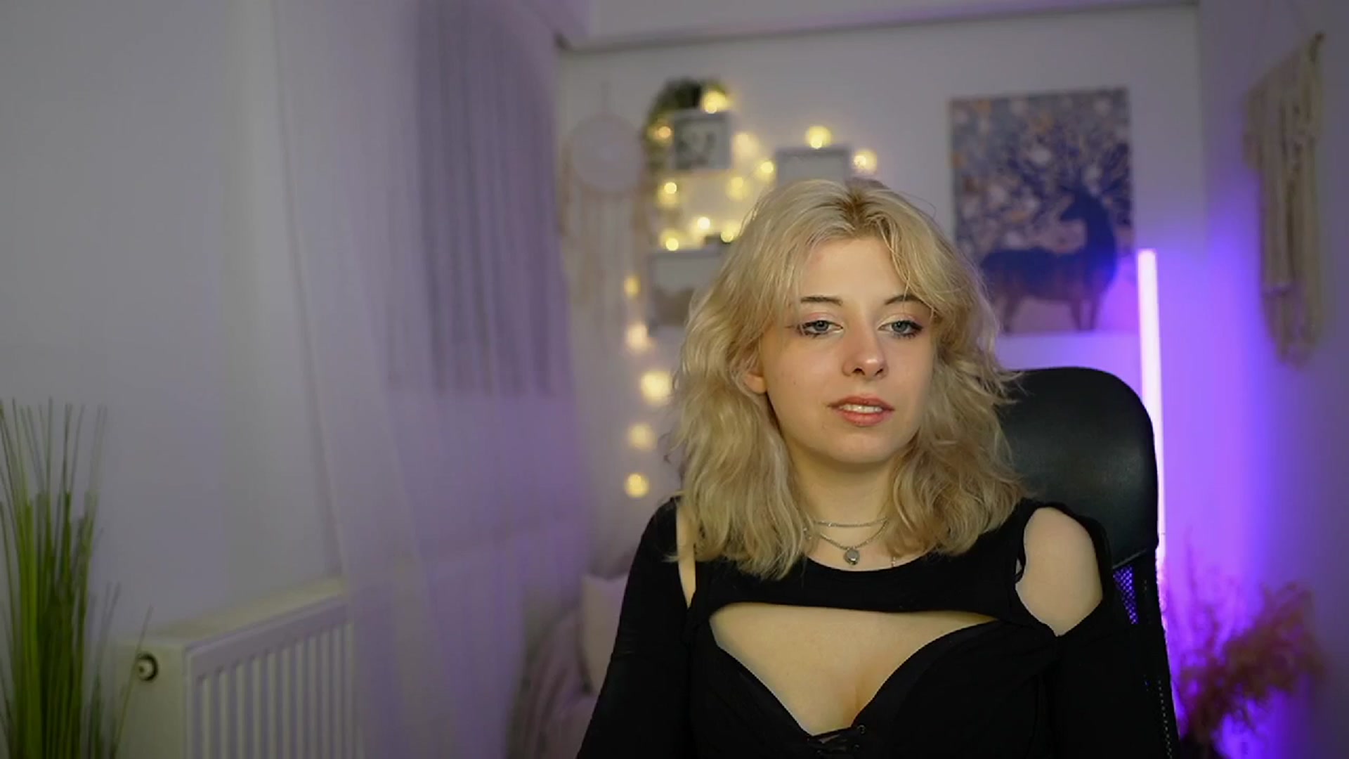Gallery image thumbnail from Allice_Bong's myfreecams stream on, 03/13/2024, 20:29 image 18 of 20