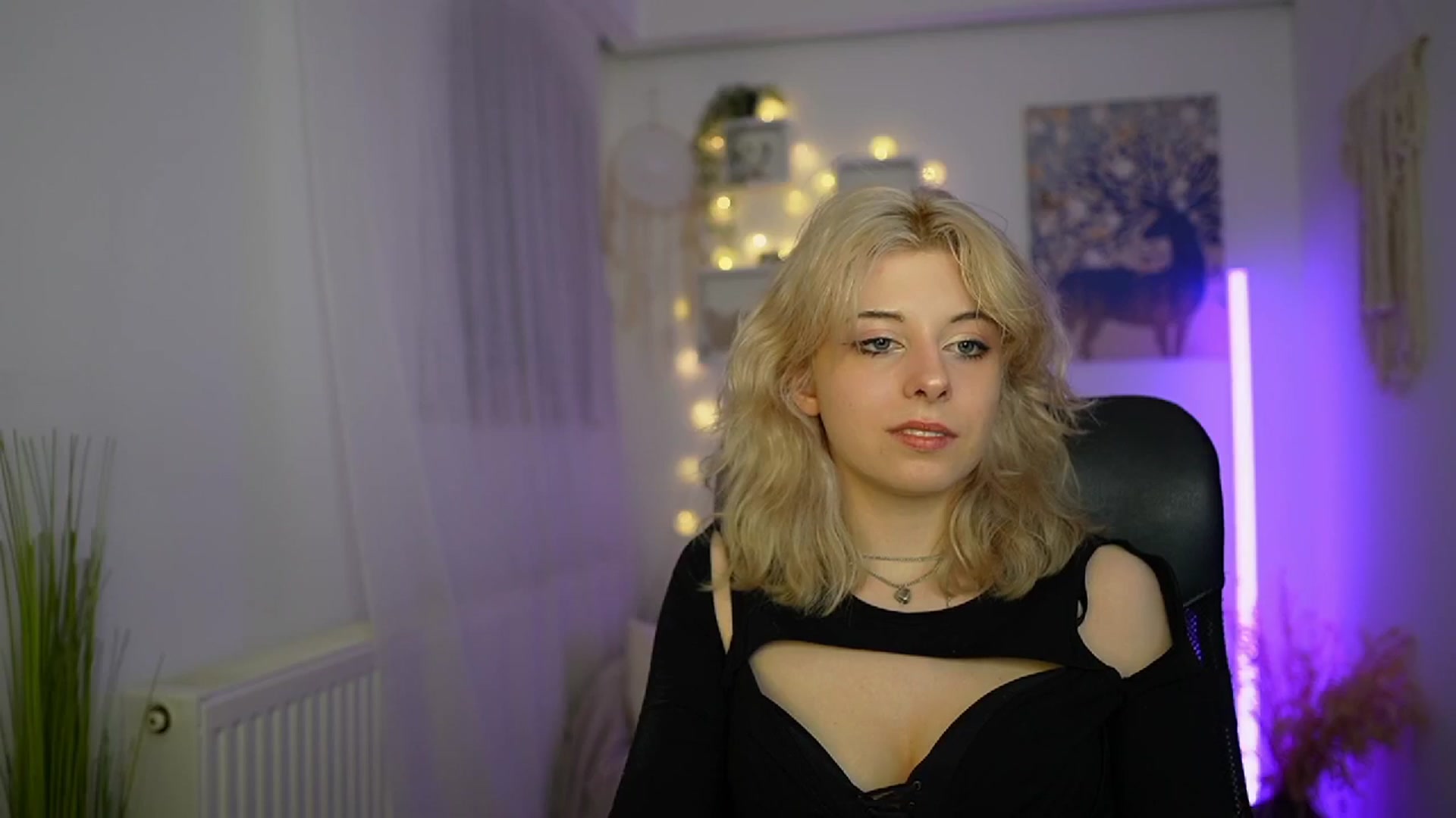 Gallery image thumbnail from Allice_Bong's myfreecams stream on, 03/13/2024, 20:29 image 16 of 20