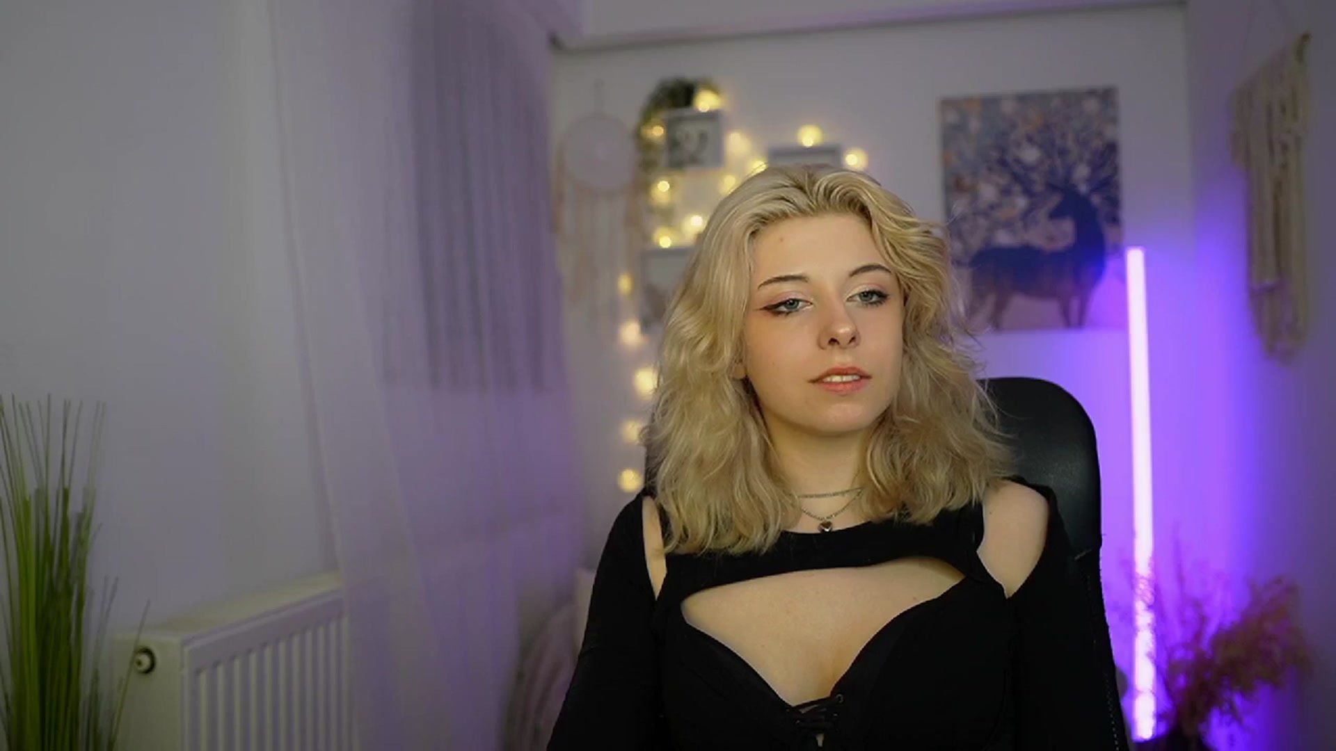 Gallery image thumbnail from Allice_Bong's myfreecams stream on, 03/13/2024, 20:29 image 10 of 20