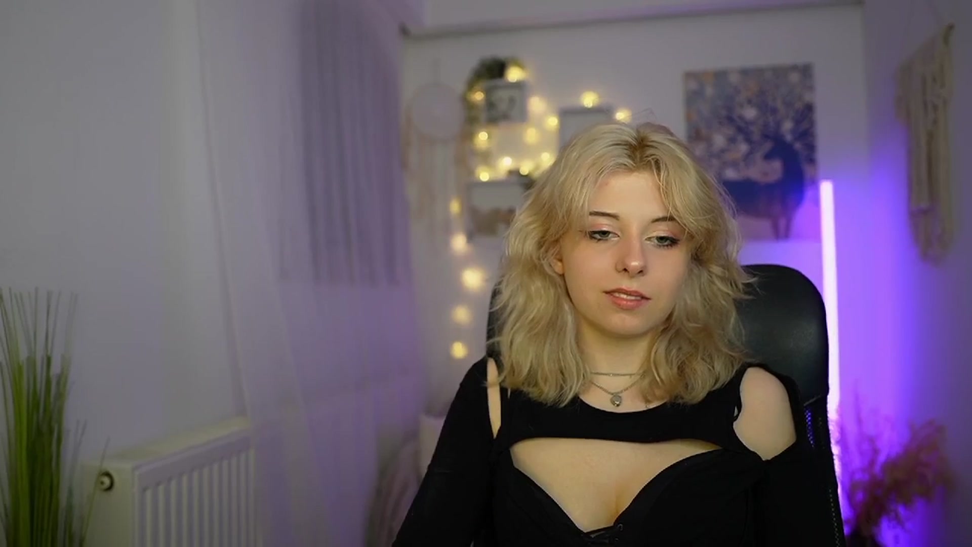 Gallery image thumbnail from Allice_Bong's myfreecams stream on, 03/13/2024, 20:29 image 17 of 20