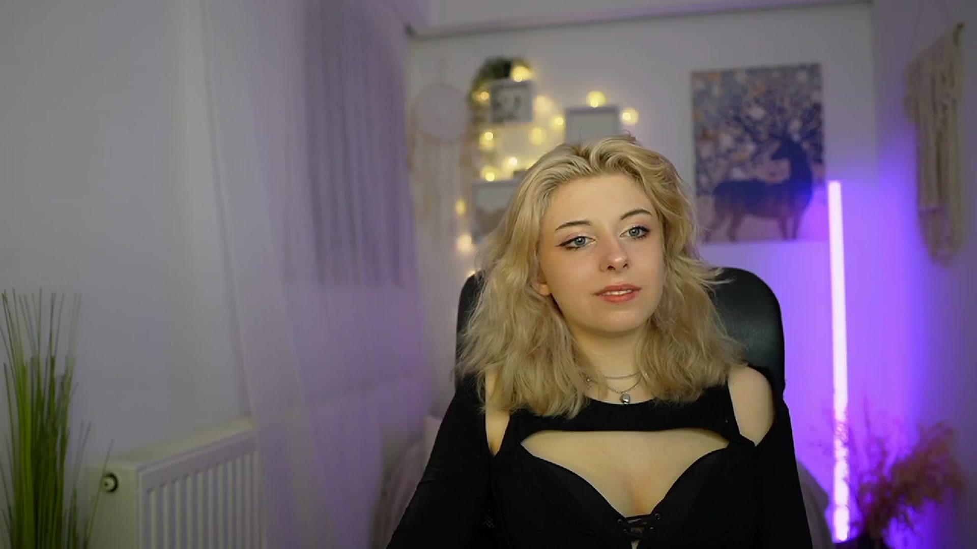 Gallery image thumbnail from Allice_Bong's myfreecams stream on, 03/13/2024, 20:29 image 2 of 20