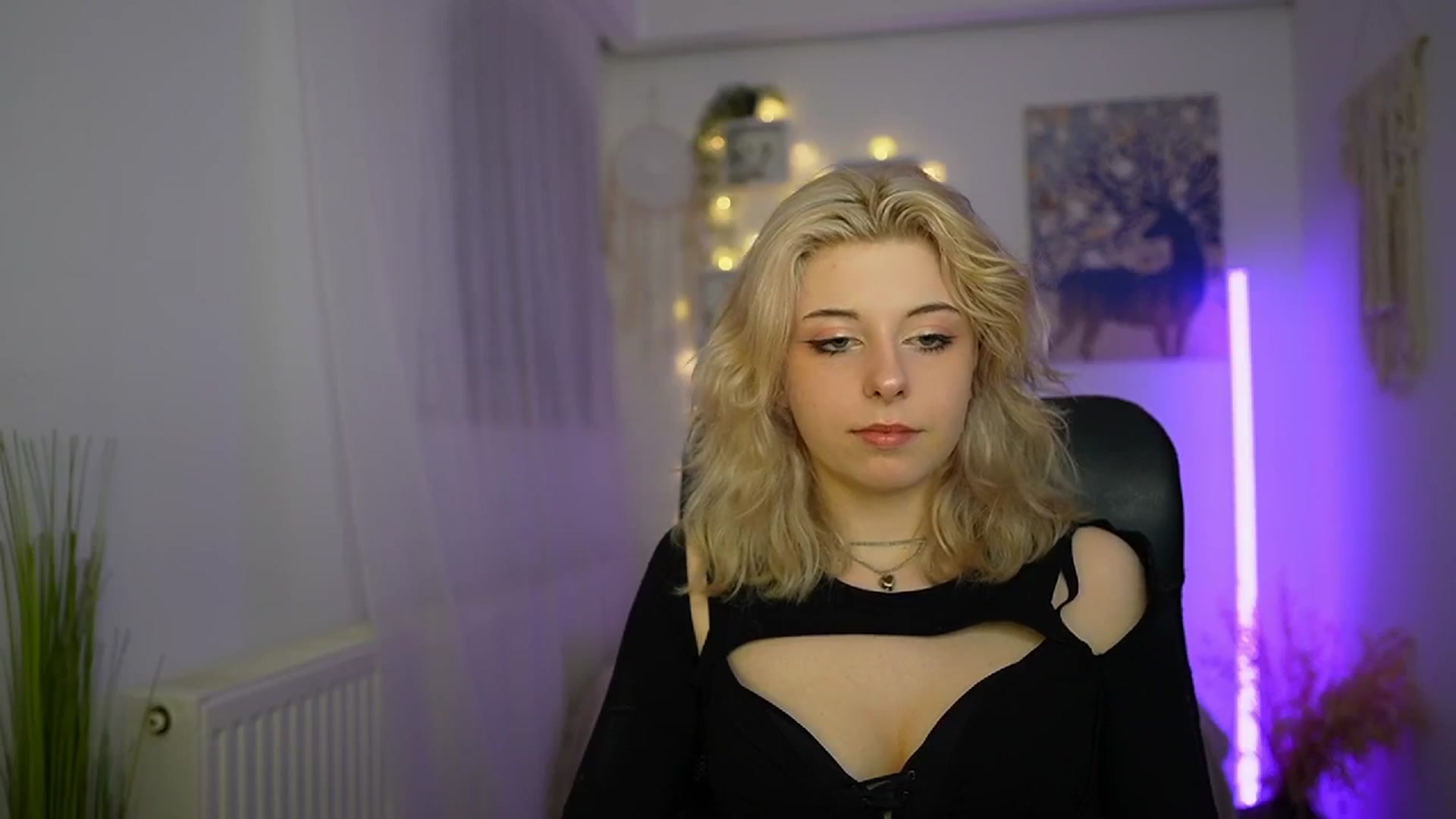 Gallery image thumbnail from Allice_Bong's myfreecams stream on, 03/13/2024, 20:29 image 12 of 20