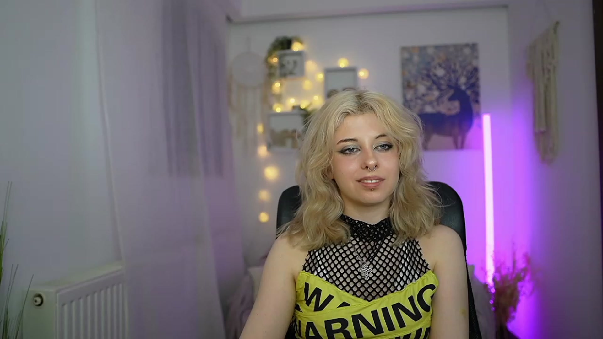 Gallery image thumbnail from Allice_Bong's myfreecams stream on, 03/15/2024, 21:15 image 8 of 20