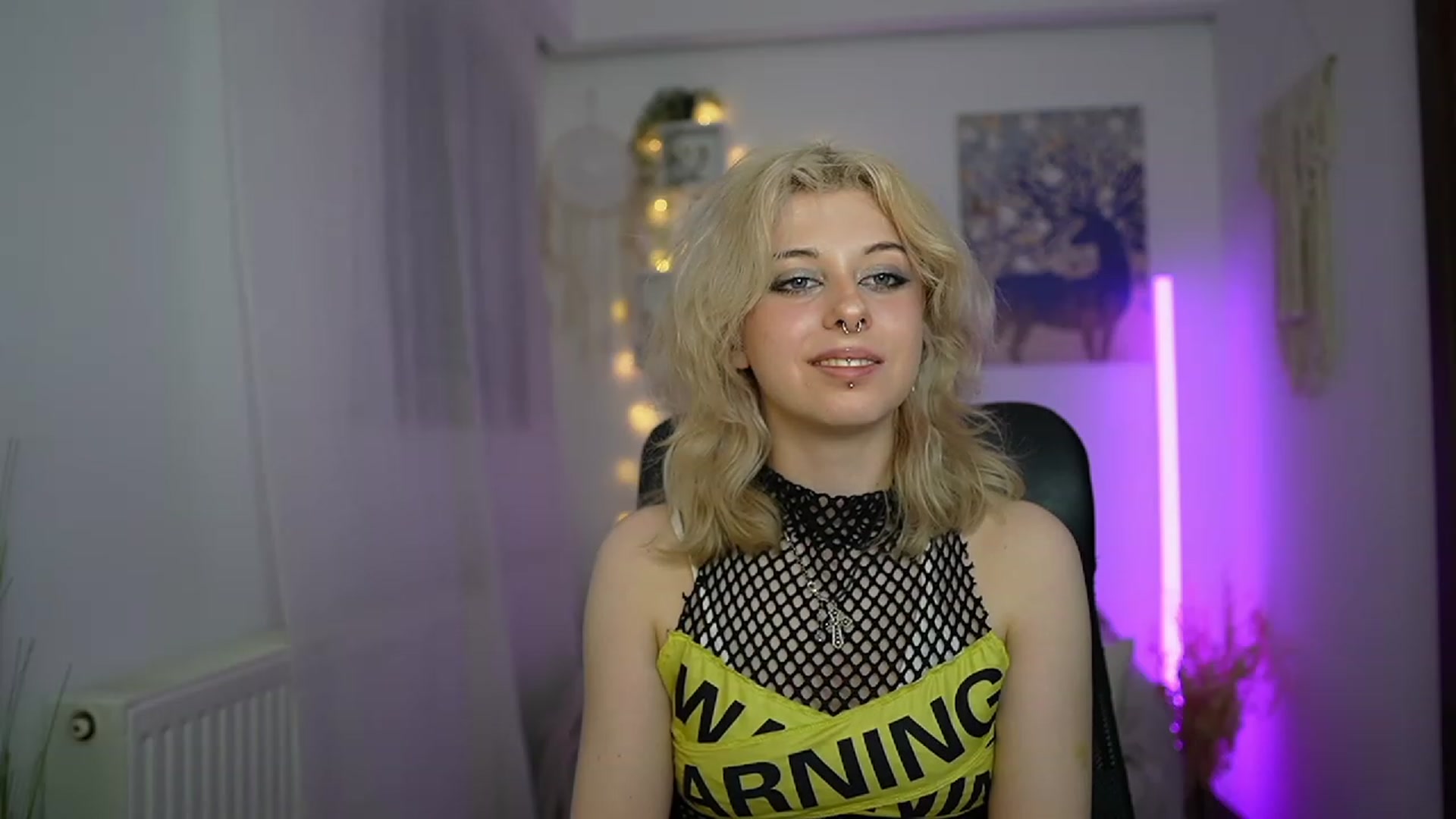 Gallery image thumbnail from Allice_Bong's myfreecams stream on, 03/15/2024, 21:15 image 15 of 20