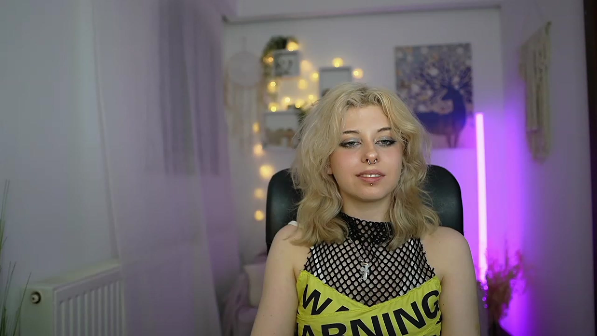 Gallery image thumbnail from Allice_Bong's myfreecams stream on, 03/15/2024, 21:15 image 14 of 20