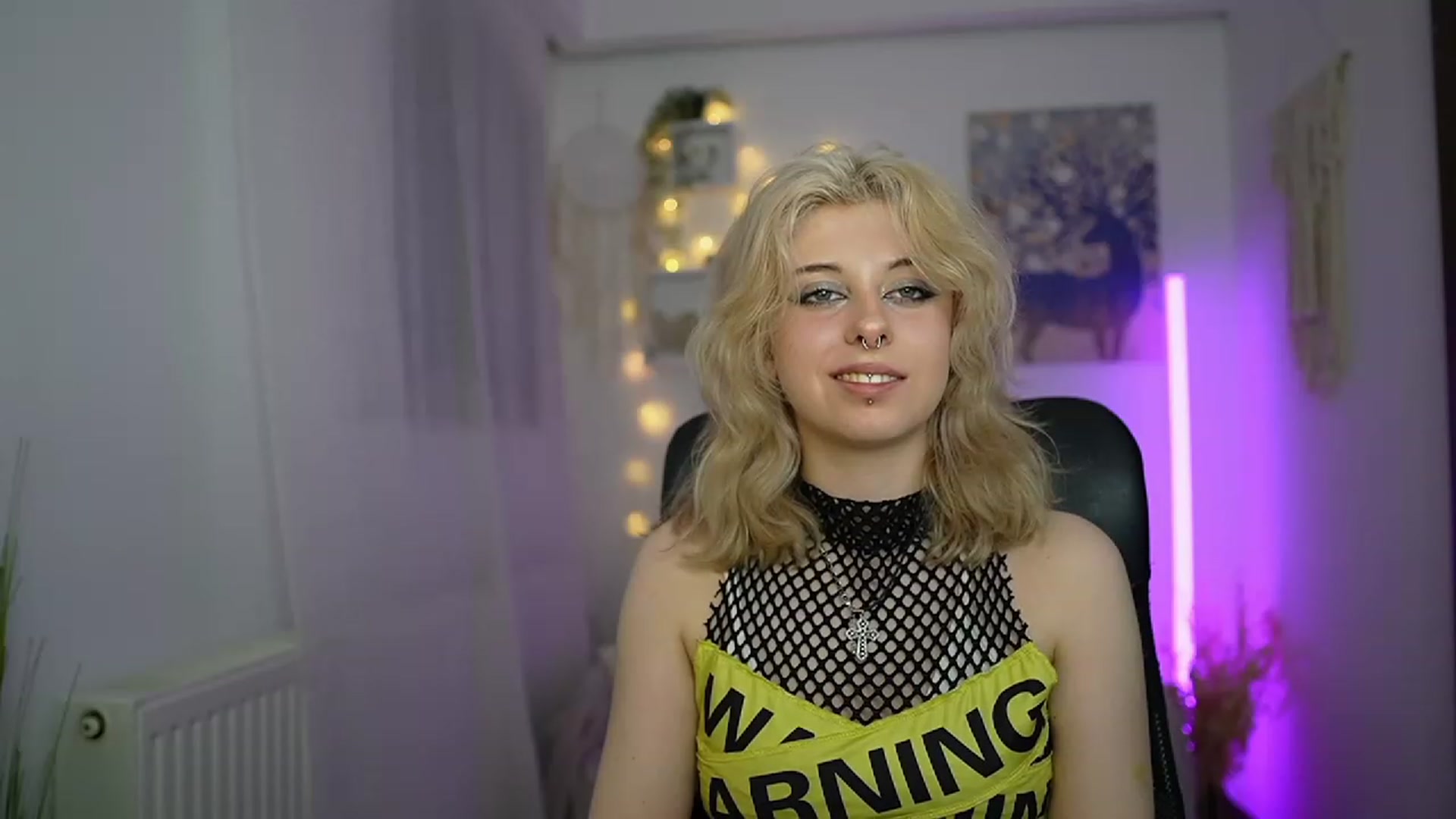 Gallery image thumbnail from Allice_Bong's myfreecams stream on, 03/15/2024, 21:15 image 6 of 20