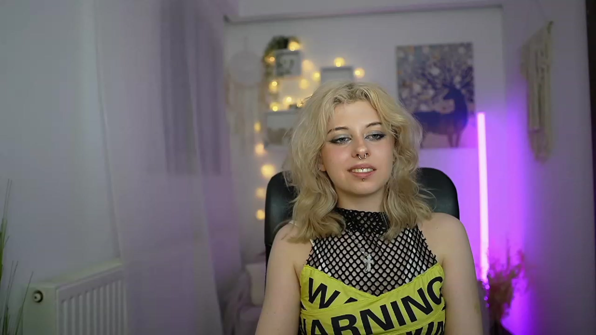 Gallery image thumbnail from Allice_Bong's myfreecams stream on, 03/15/2024, 21:15 image 12 of 20