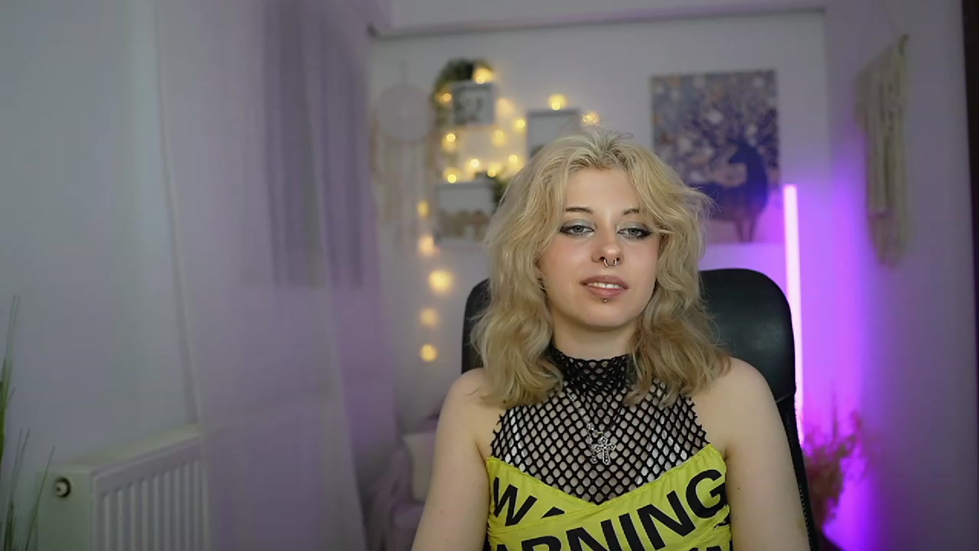 Gallery image thumbnail from Allice_Bong's myfreecams stream on, 03/15/2024, 21:15 image 3 of 20