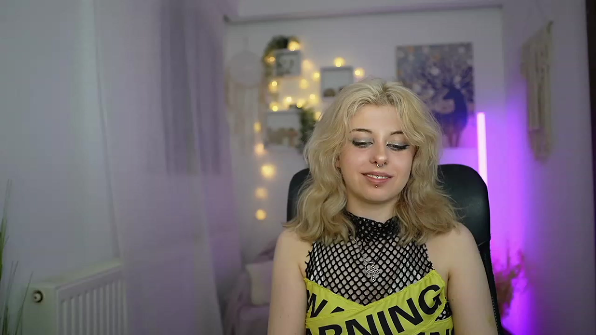 Gallery image thumbnail from Allice_Bong's myfreecams stream on, 03/15/2024, 21:15 image 5 of 20