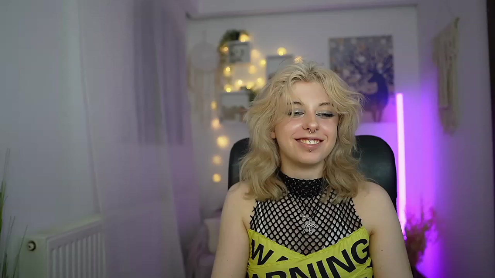 Gallery image thumbnail from Allice_Bong's myfreecams stream on, 03/15/2024, 21:15 image 1 of 20