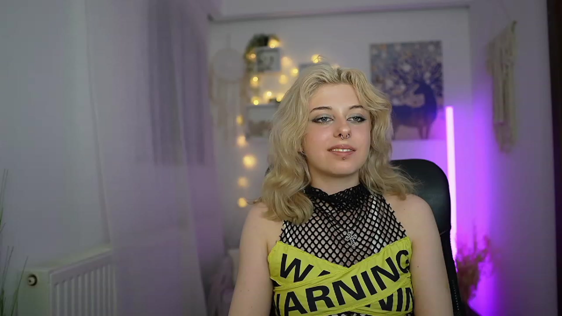 Gallery image thumbnail from Allice_Bong's myfreecams stream on, 03/15/2024, 21:15 image 20 of 20