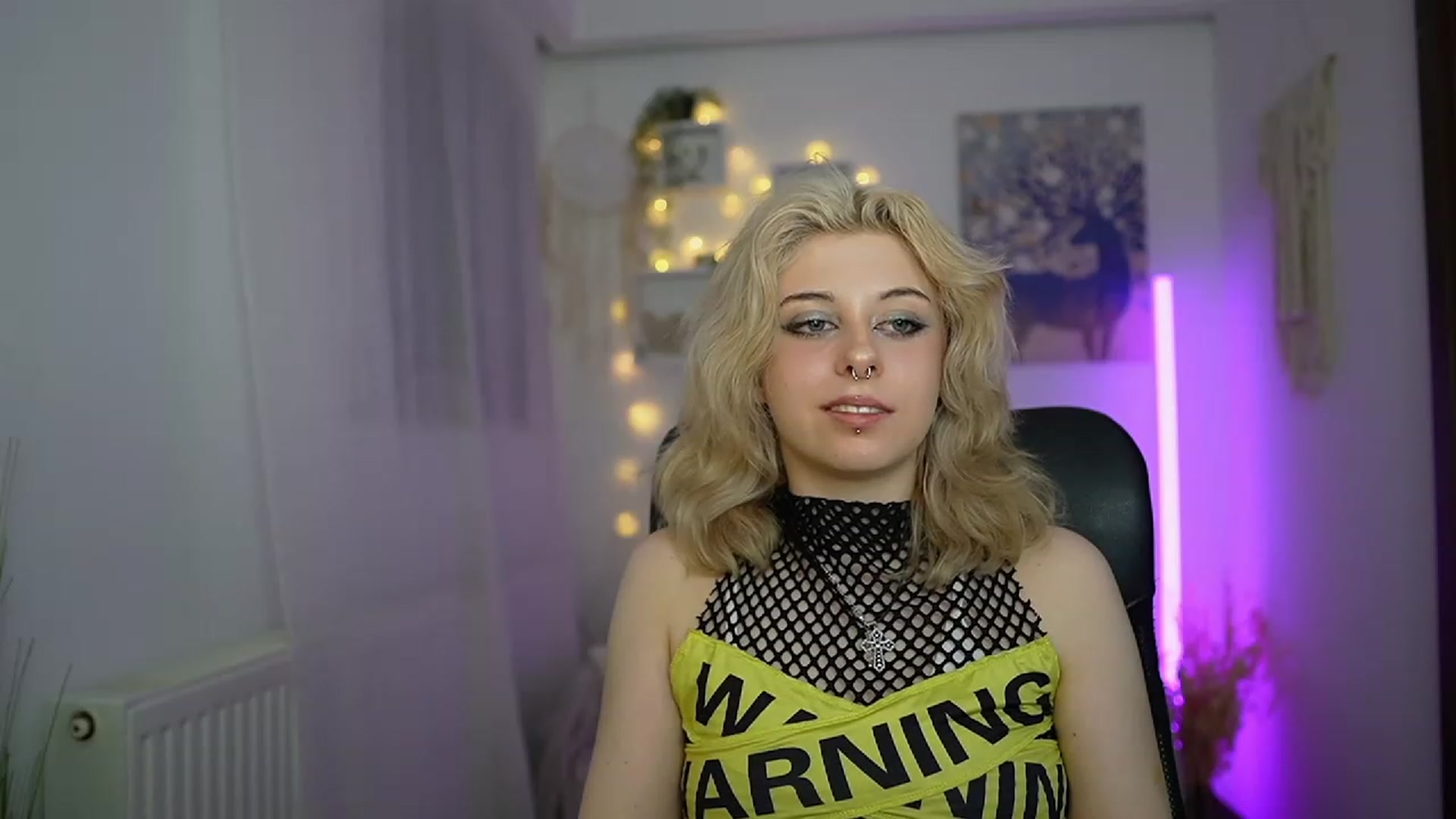 Gallery image thumbnail from Allice_Bong's myfreecams stream on, 03/15/2024, 21:15 image 18 of 20