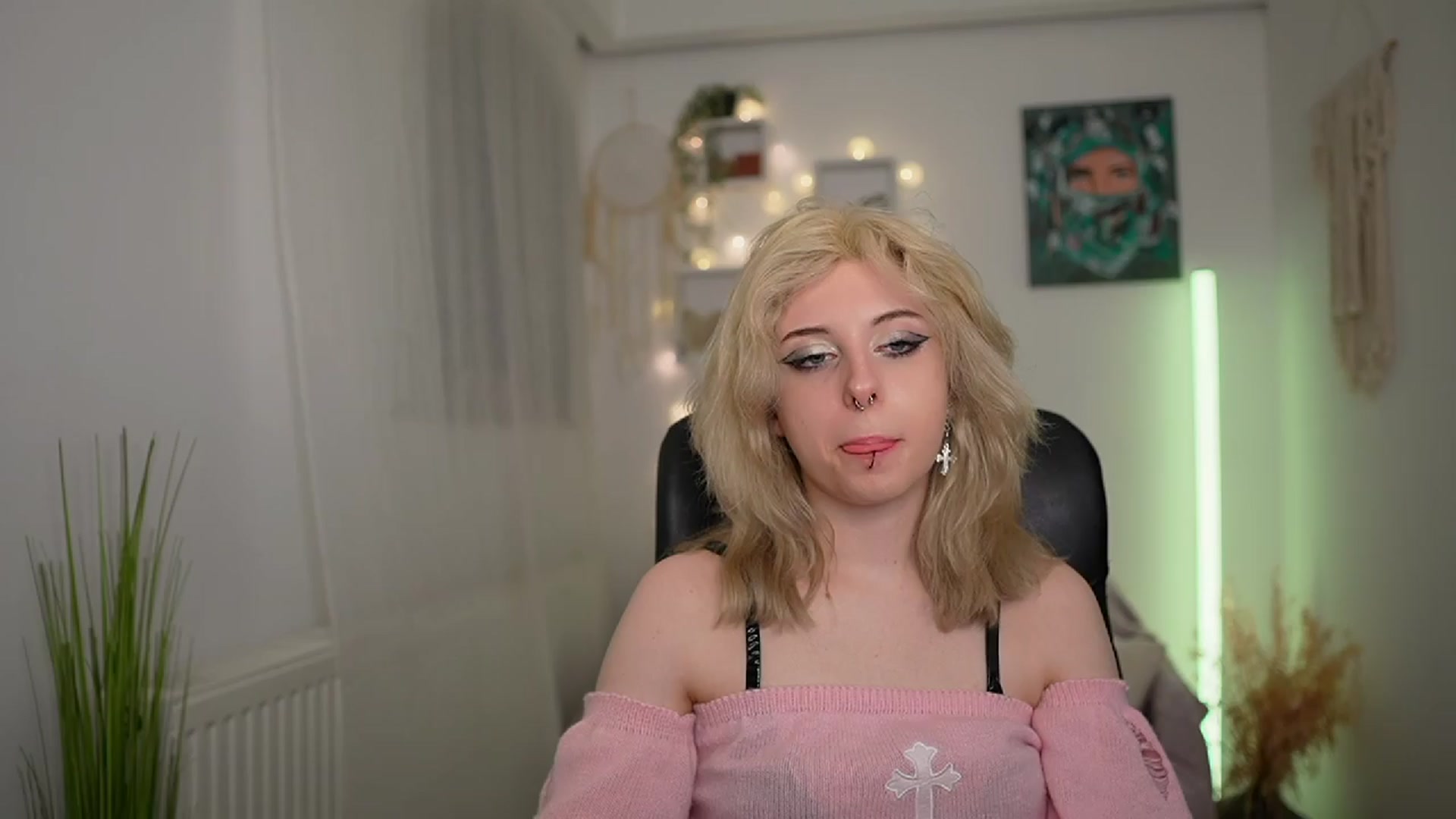 Gallery image thumbnail from Allice_Bong's myfreecams stream on, 03/22/2024, 20:55 image 2 of 20