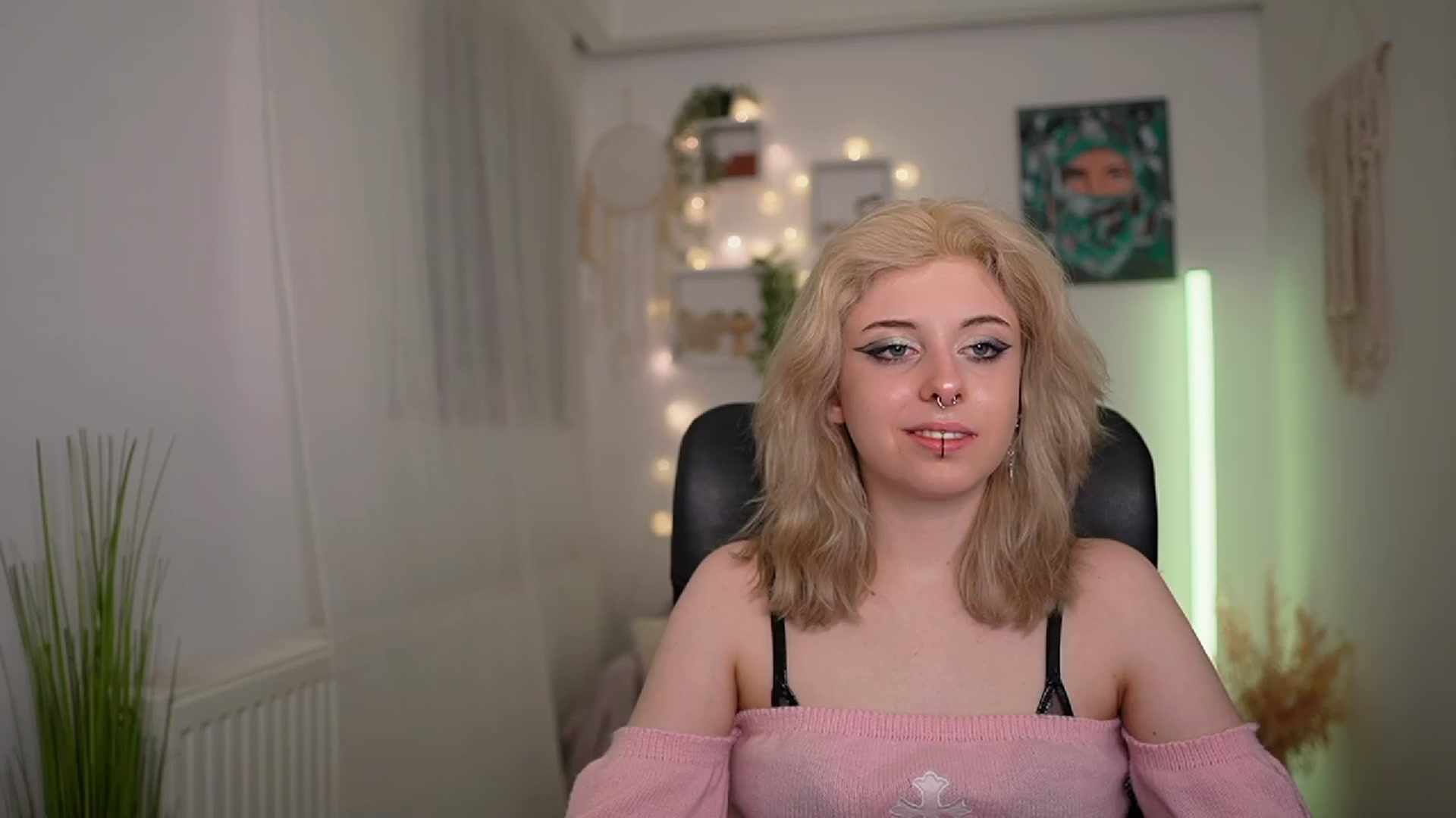 Gallery image thumbnail from Allice_Bong's myfreecams stream on, 03/22/2024, 20:55 image 10 of 20