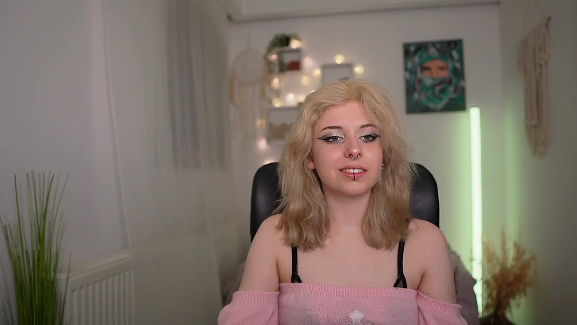 Gallery image thumbnail from Allice_Bong's myfreecams stream on, 03/22/2024, 20:55 image 7 of 20
