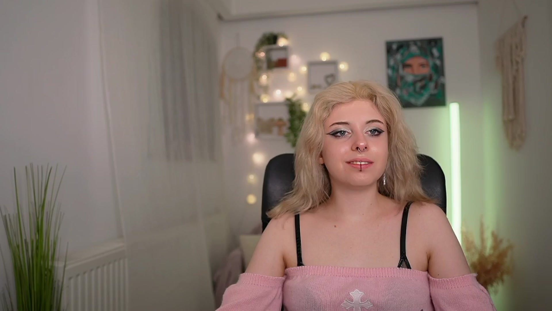 Gallery image thumbnail from Allice_Bong's myfreecams stream on, 03/22/2024, 20:55 image 13 of 20