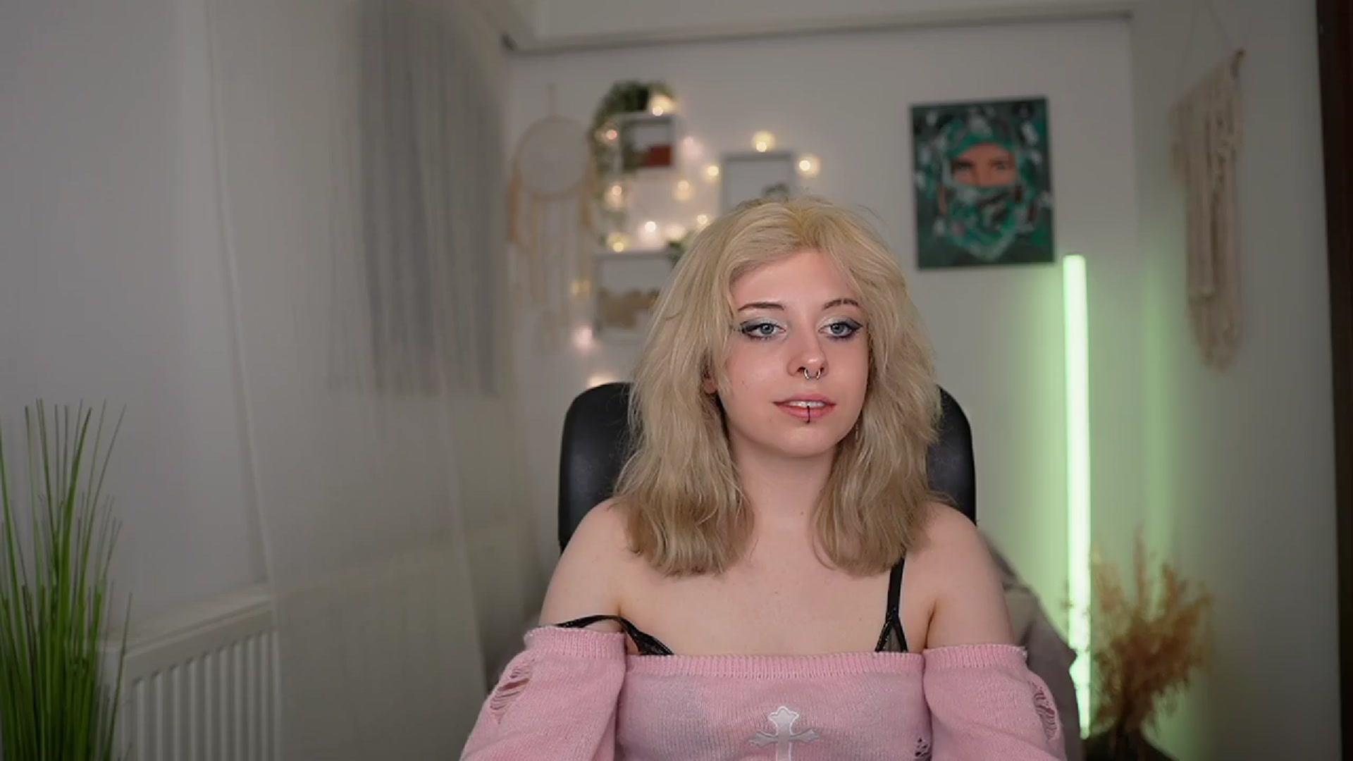 Gallery image thumbnail from Allice_Bong's myfreecams stream on, 03/22/2024, 20:55 image 18 of 20