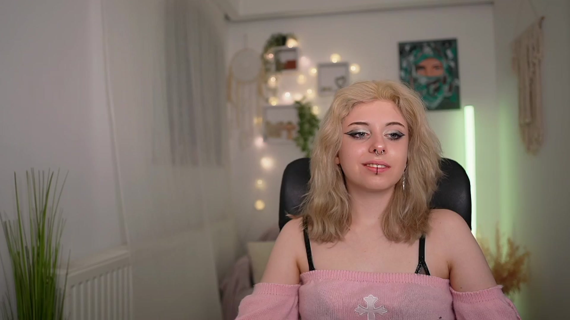 Gallery image thumbnail from Allice_Bong's myfreecams stream on, 03/22/2024, 20:55 image 12 of 20