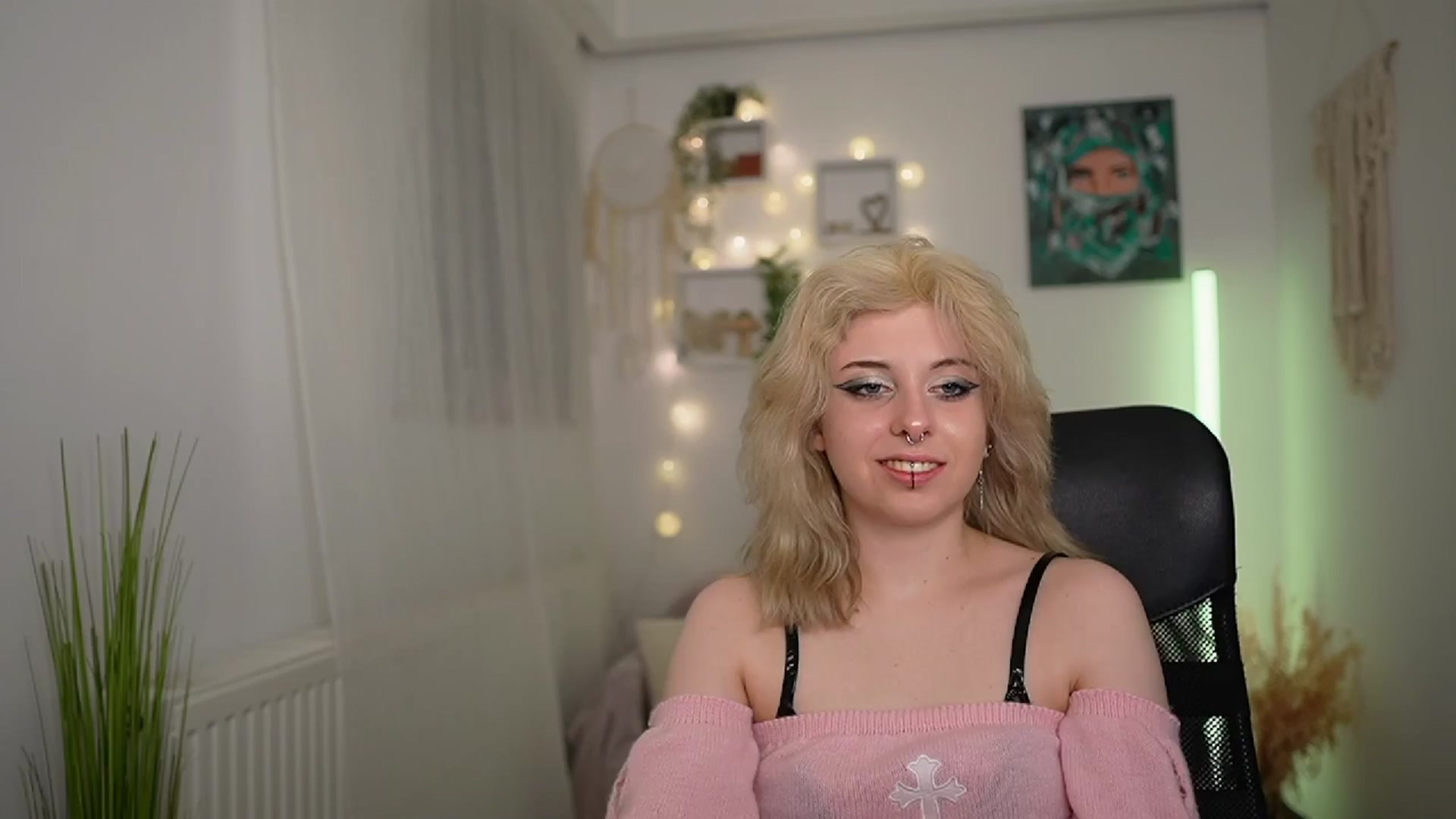Gallery image thumbnail from Allice_Bong's myfreecams stream on, 03/22/2024, 20:55 image 5 of 20