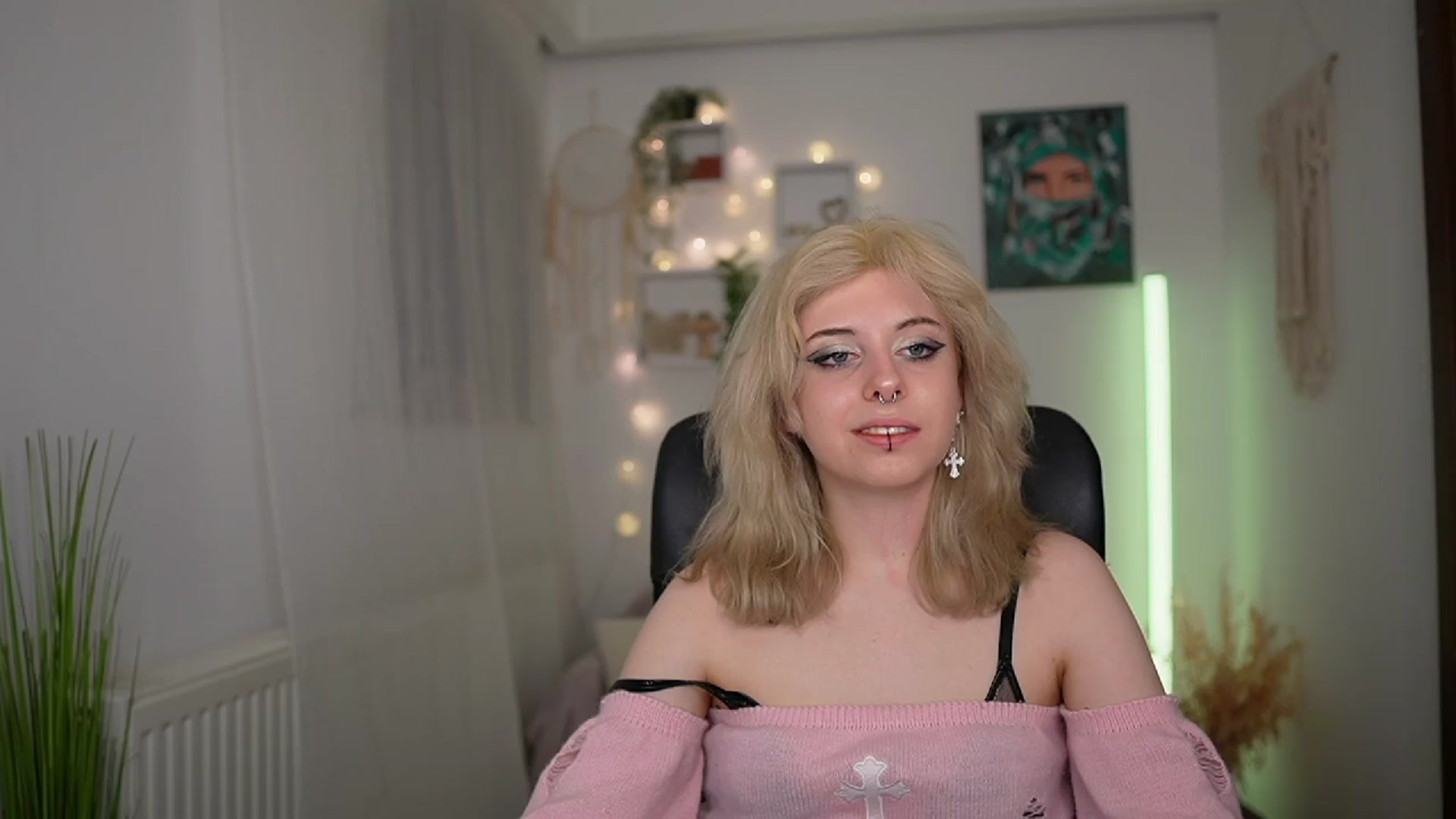Gallery image thumbnail from Allice_Bong's myfreecams stream on, 03/22/2024, 20:55 image 20 of 20