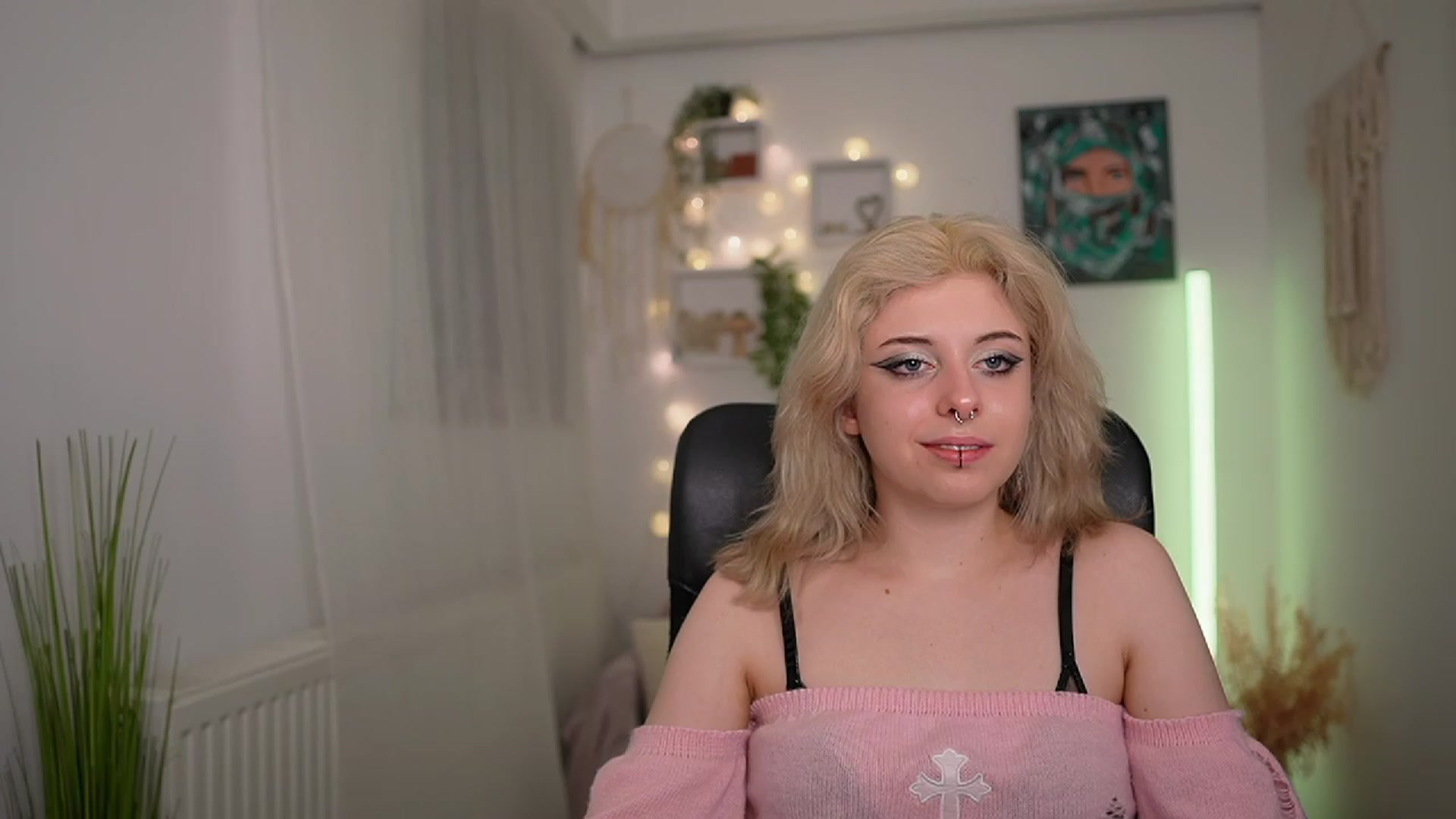 Gallery image thumbnail from Allice_Bong's myfreecams stream on, 03/22/2024, 20:55 image 14 of 20