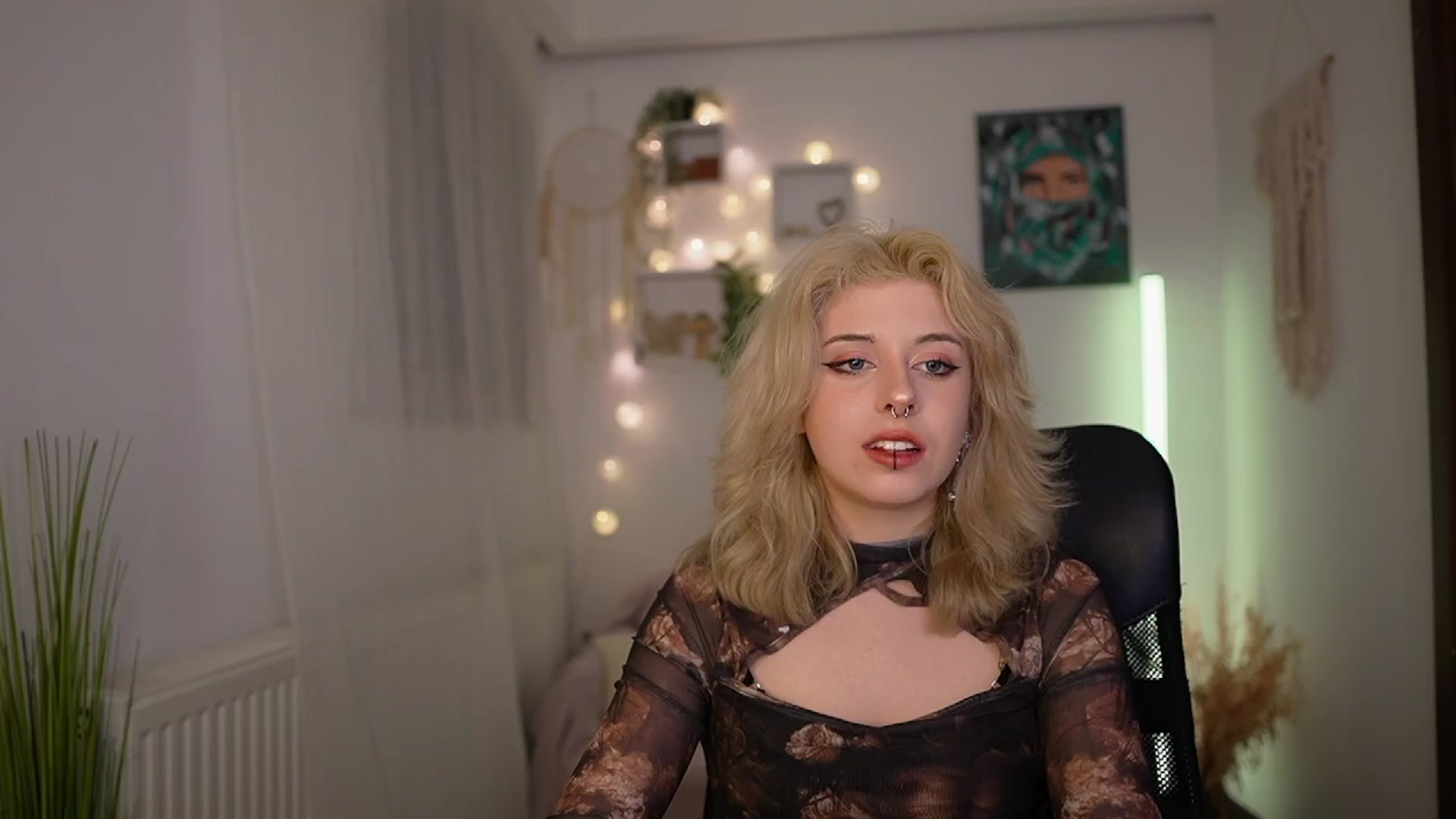 Gallery image thumbnail from Allice_Bong's myfreecams stream on, 03/24/2024, 20:06 image 13 of 20