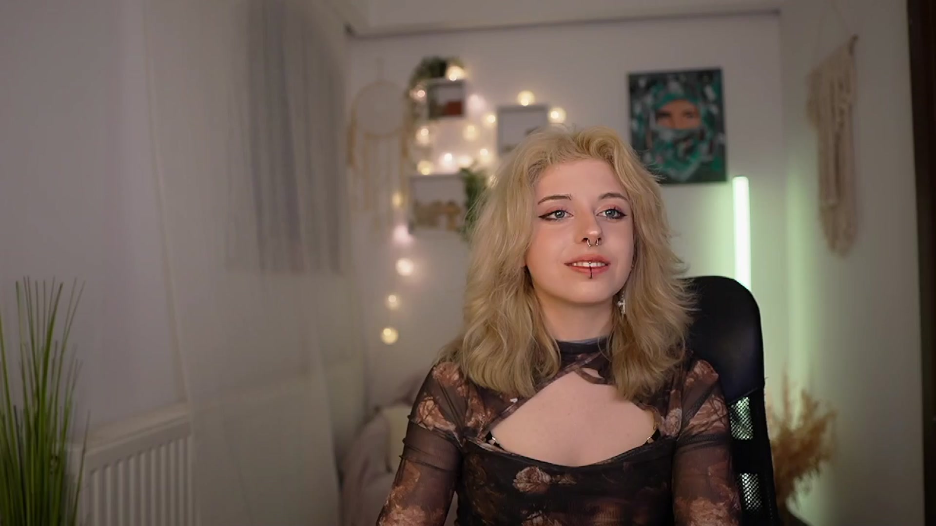 Gallery image thumbnail from Allice_Bong's myfreecams stream on, 03/24/2024, 20:06 image 9 of 20