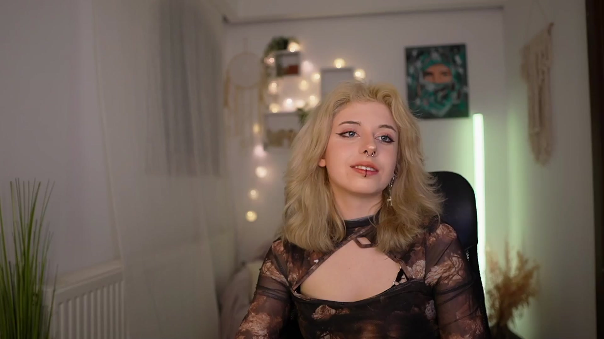 Gallery image thumbnail from Allice_Bong's myfreecams stream on, 03/24/2024, 20:06 image 17 of 20