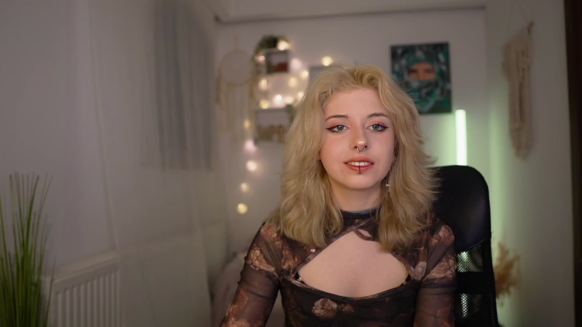 Gallery image thumbnail from Allice_Bong's myfreecams stream on, 03/24/2024, 20:06 image 3 of 20