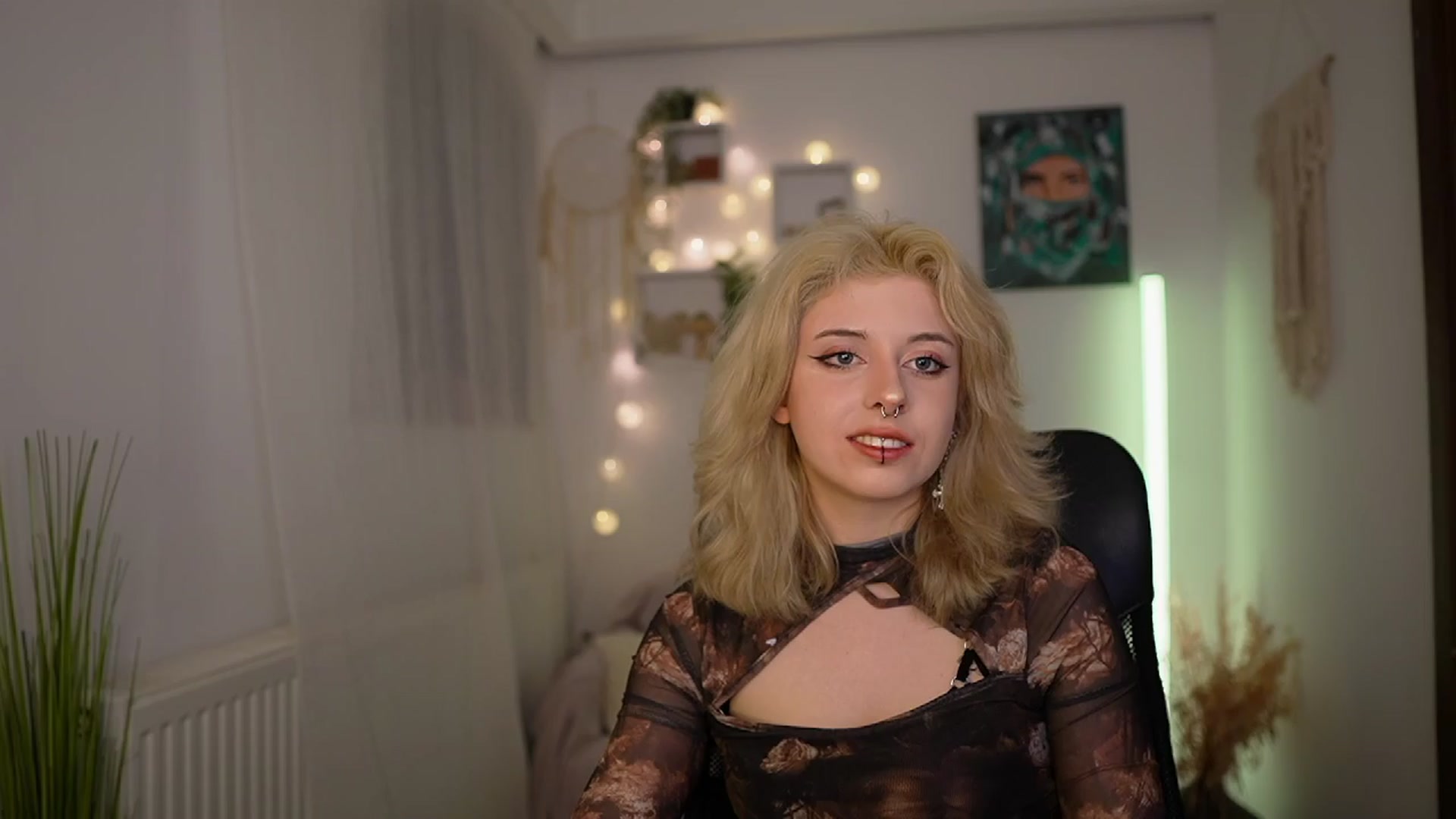 Gallery image thumbnail from Allice_Bong's myfreecams stream on, 03/24/2024, 20:06 image 18 of 20