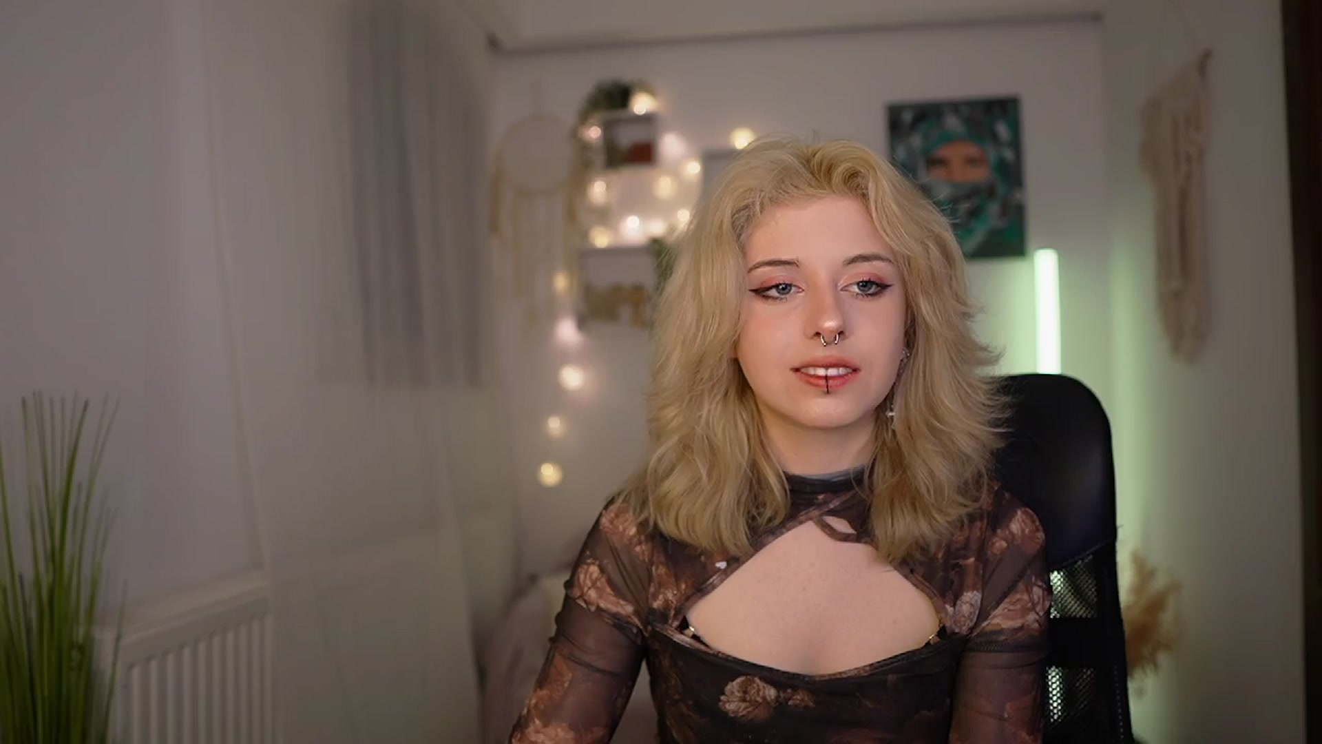 Gallery image thumbnail from Allice_Bong's myfreecams stream on, 03/24/2024, 20:06 image 2 of 20