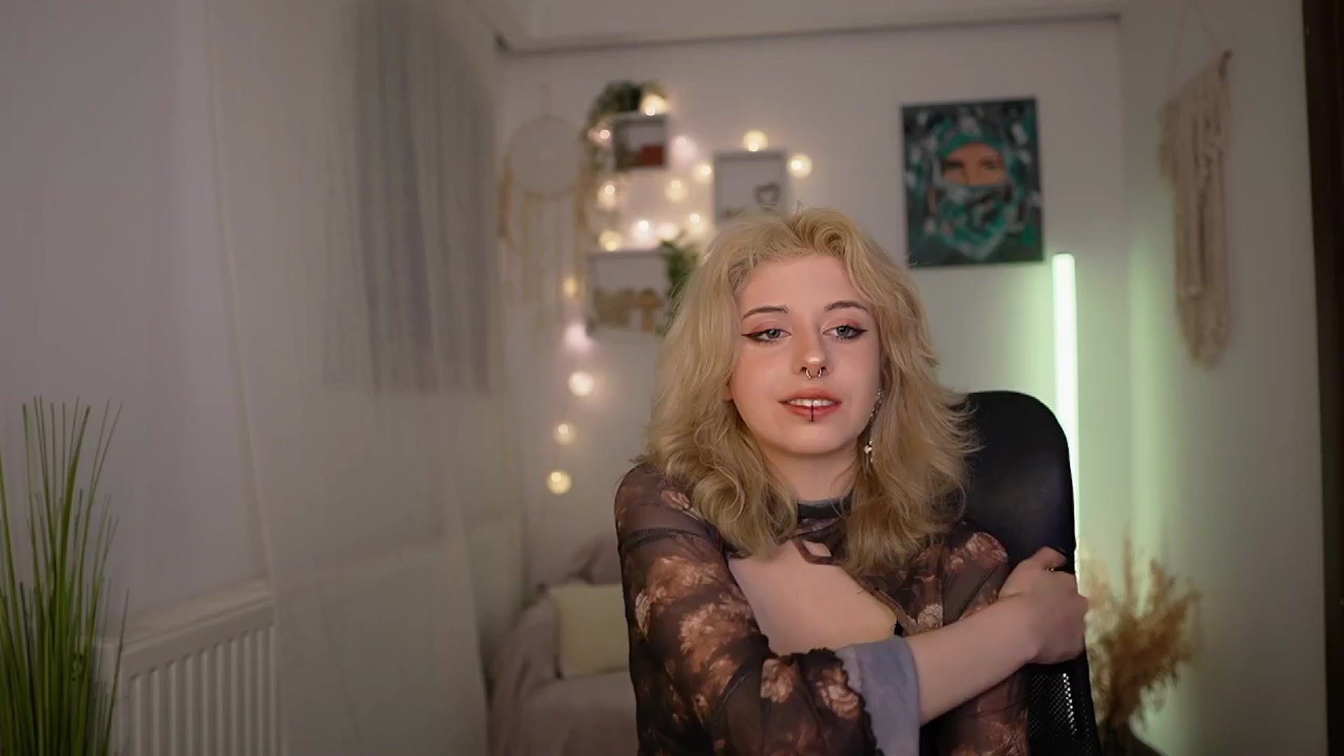 Gallery image thumbnail from Allice_Bong's myfreecams stream on, 03/24/2024, 20:06 image 15 of 20