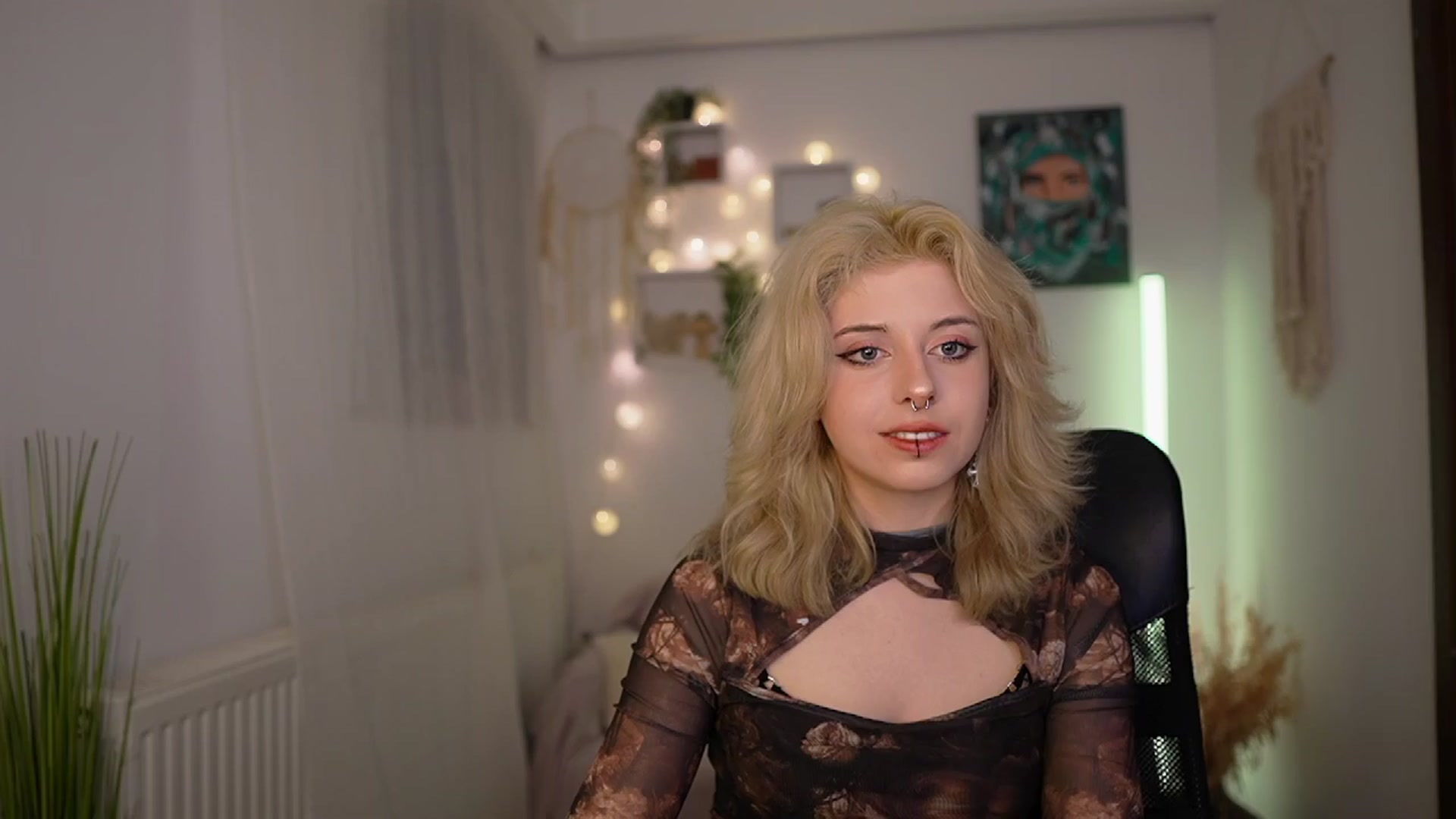 Gallery image thumbnail from Allice_Bong's myfreecams stream on, 03/24/2024, 20:06 image 6 of 20