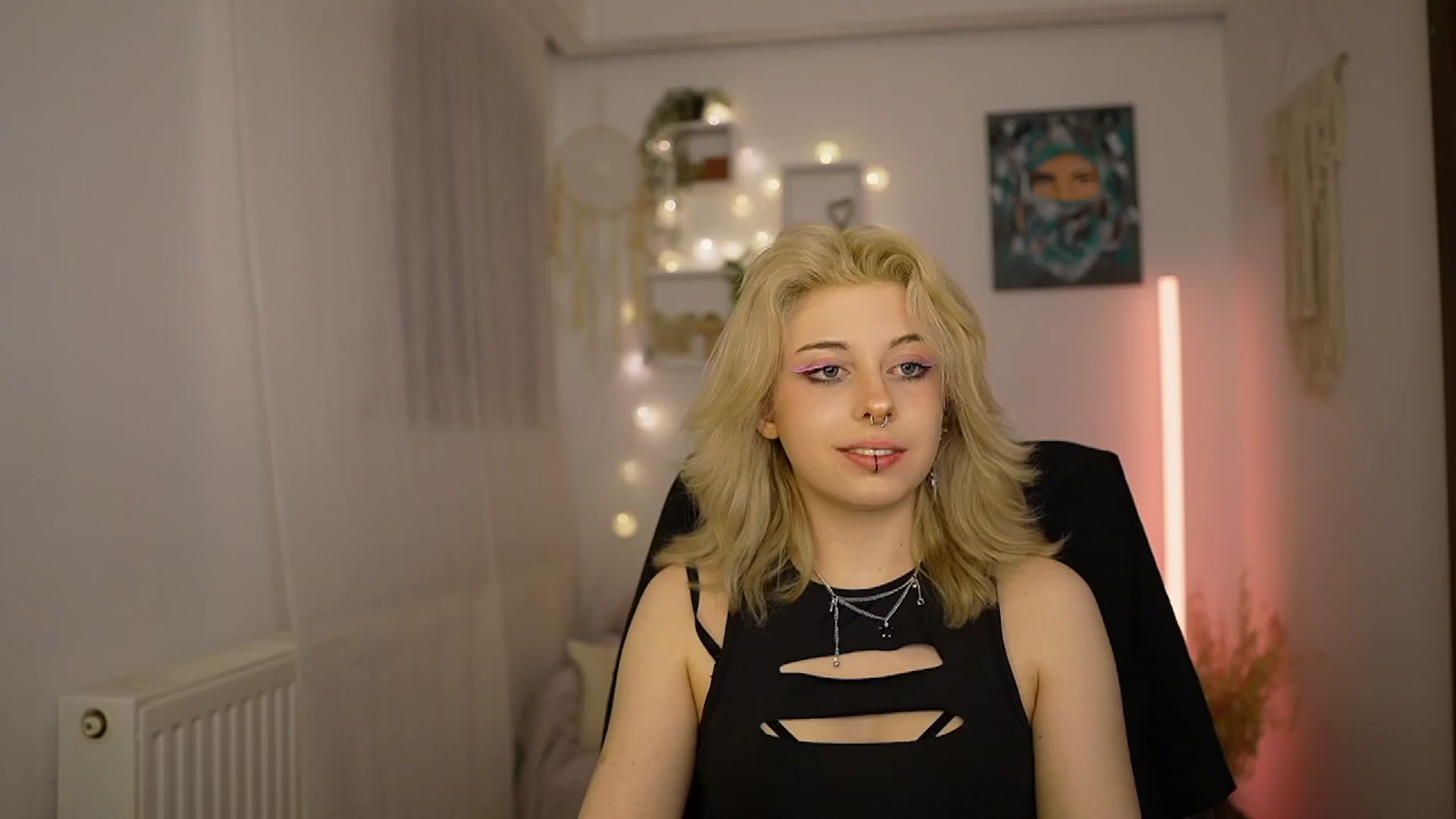 Gallery image thumbnail from Allice_Bong's myfreecams stream on, 03/25/2024, 22:28 image 13 of 20