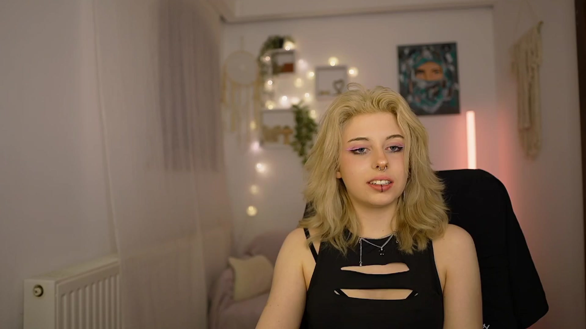 Gallery image thumbnail from Allice_Bong's myfreecams stream on, 03/25/2024, 22:28 image 20 of 20