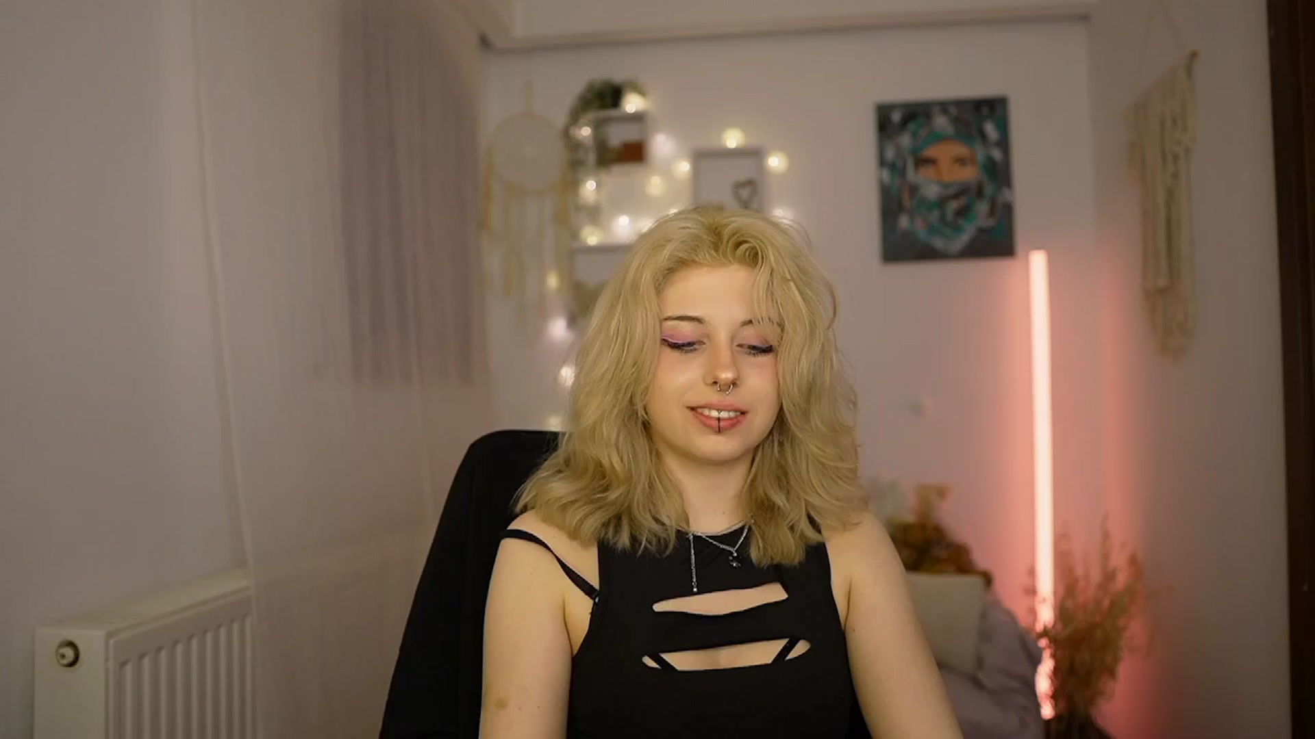 Gallery image thumbnail from Allice_Bong's myfreecams stream on, 03/25/2024, 22:28 image 9 of 20
