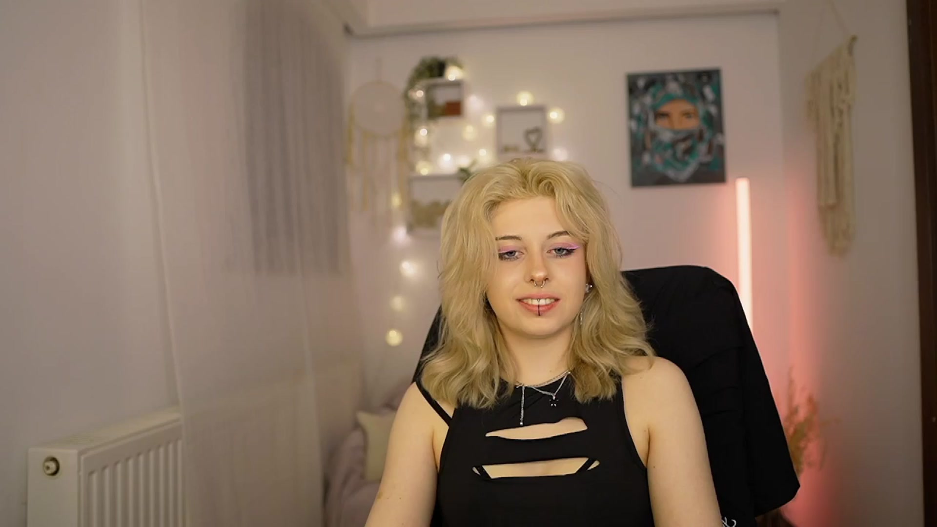 Gallery image thumbnail from Allice_Bong's myfreecams stream on, 03/25/2024, 22:28 image 4 of 20