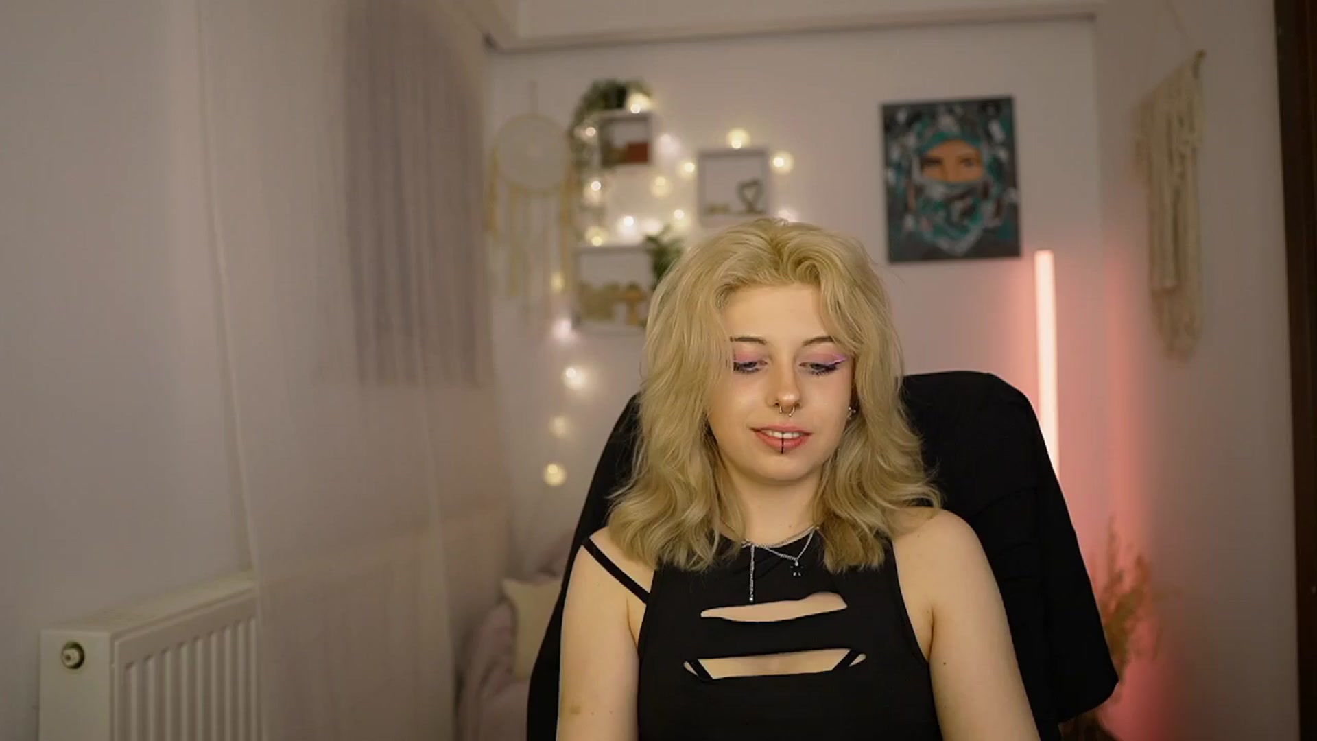 Gallery image thumbnail from Allice_Bong's myfreecams stream on, 03/25/2024, 22:28 image 5 of 20