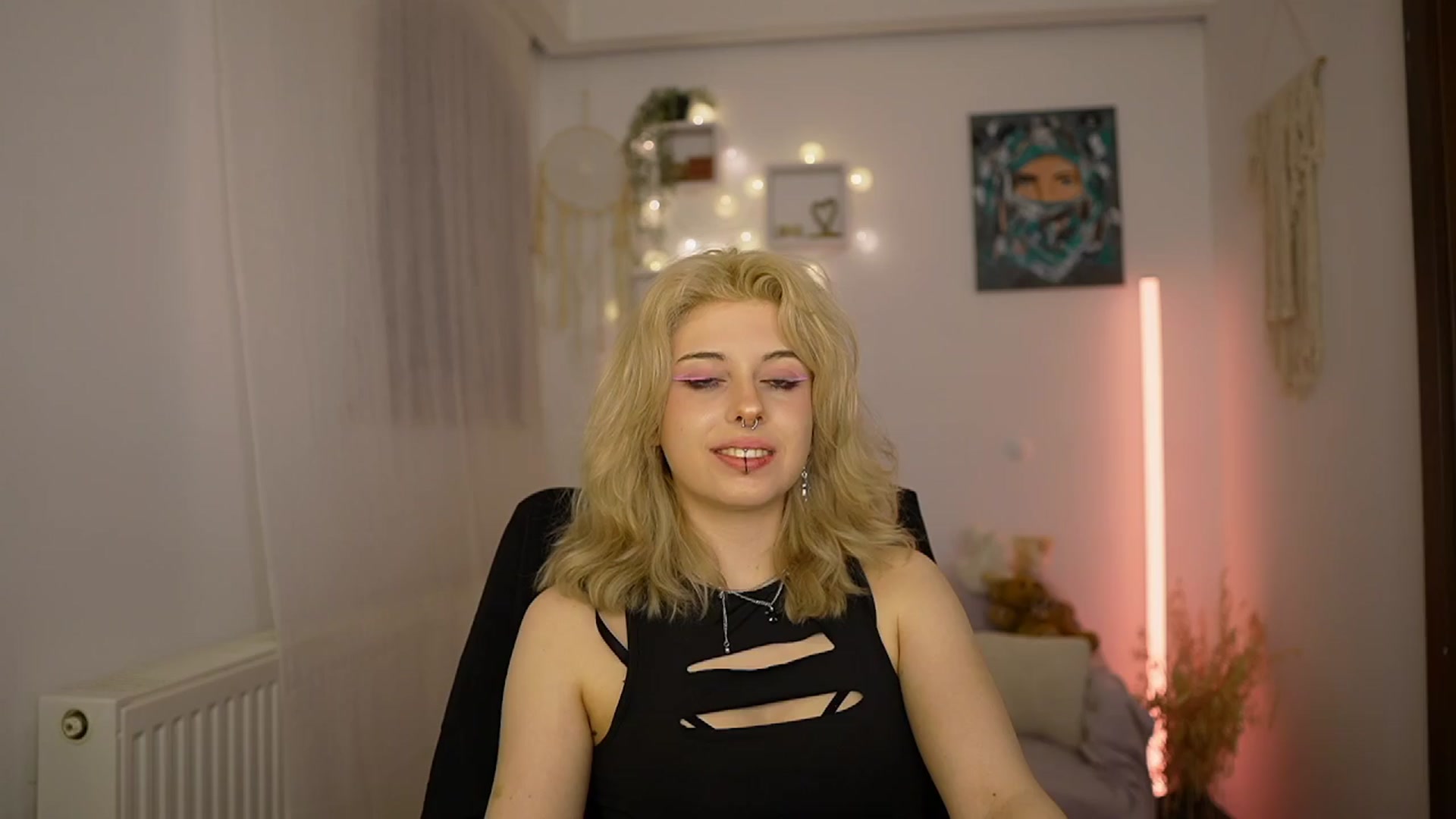 Gallery image thumbnail from Allice_Bong's myfreecams stream on, 03/25/2024, 22:28 image 10 of 20