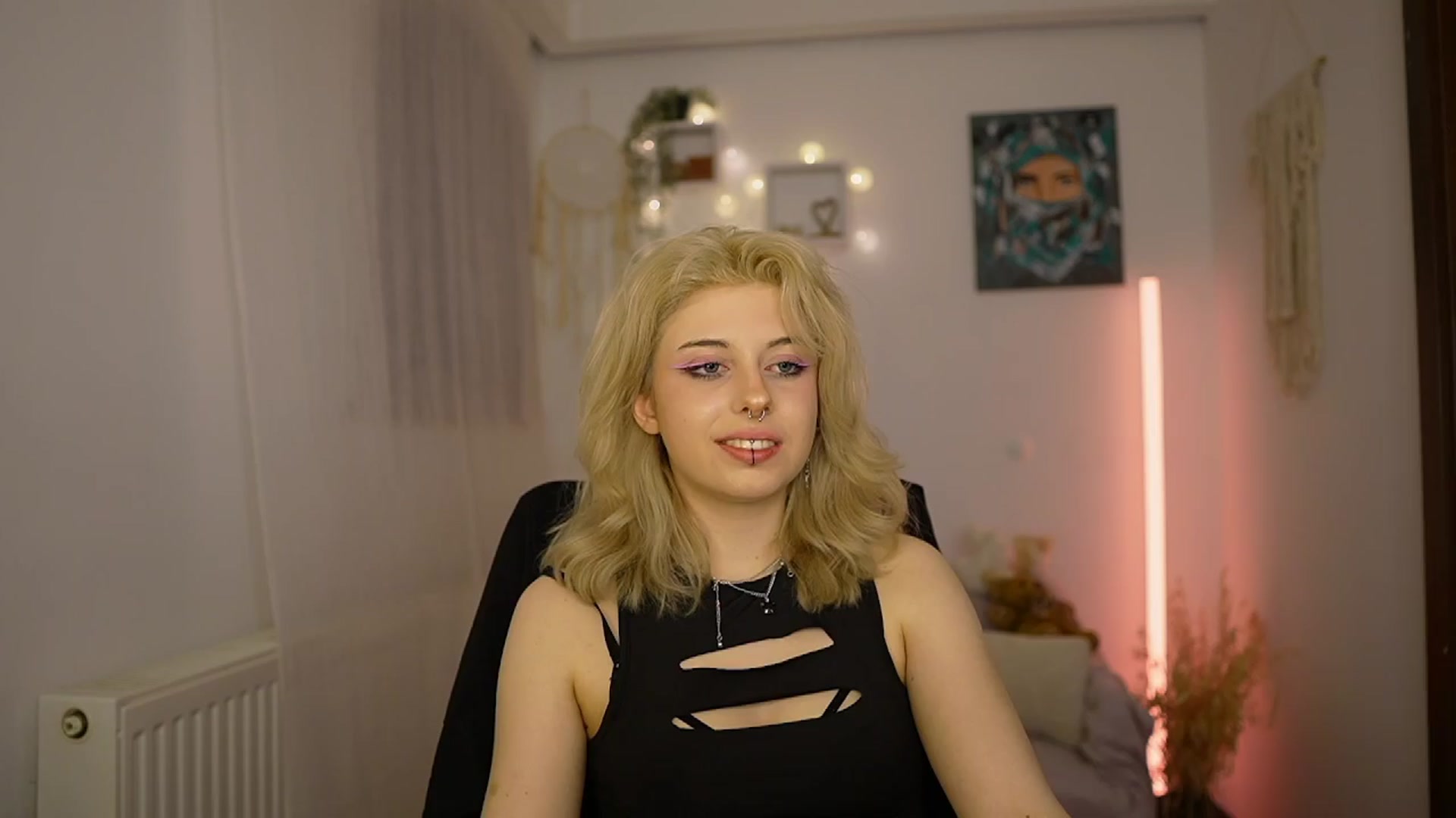Gallery image thumbnail from Allice_Bong's myfreecams stream on, 03/25/2024, 22:28 image 8 of 20