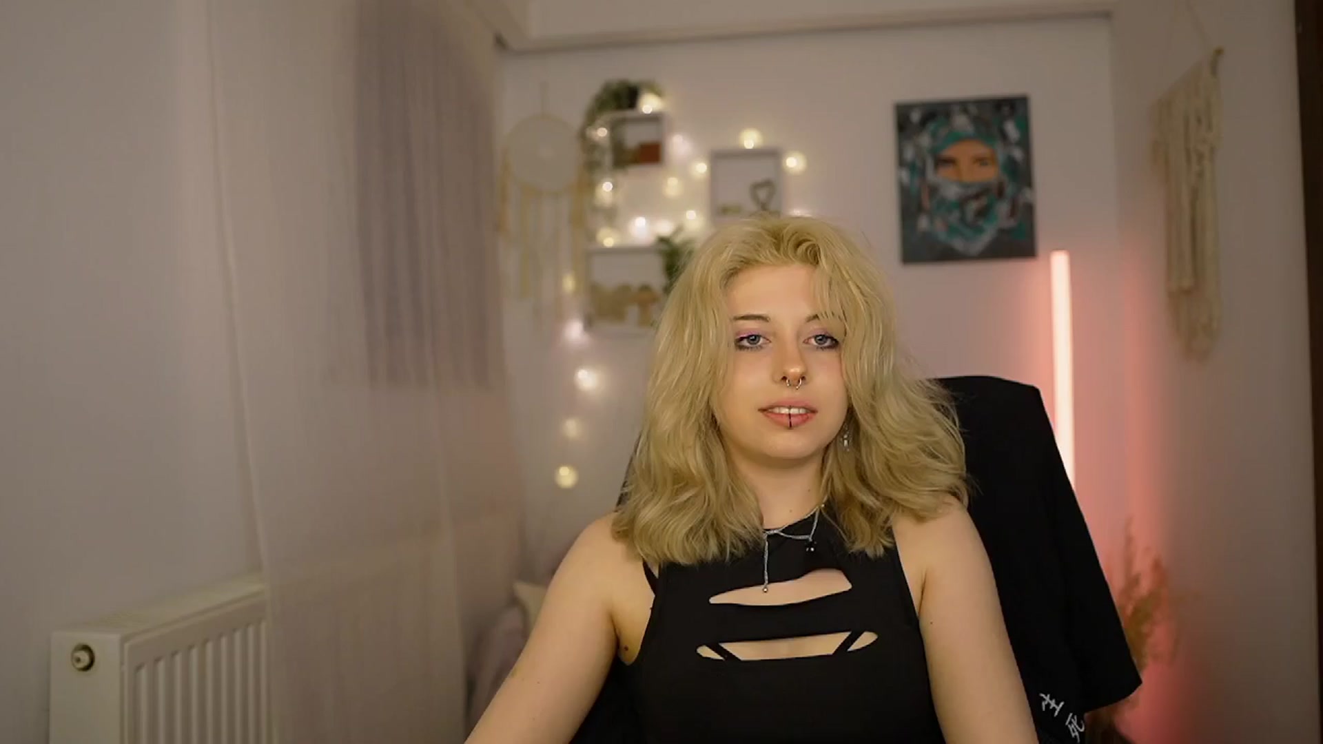 Gallery image thumbnail from Allice_Bong's myfreecams stream on, 03/25/2024, 22:28 image 11 of 20