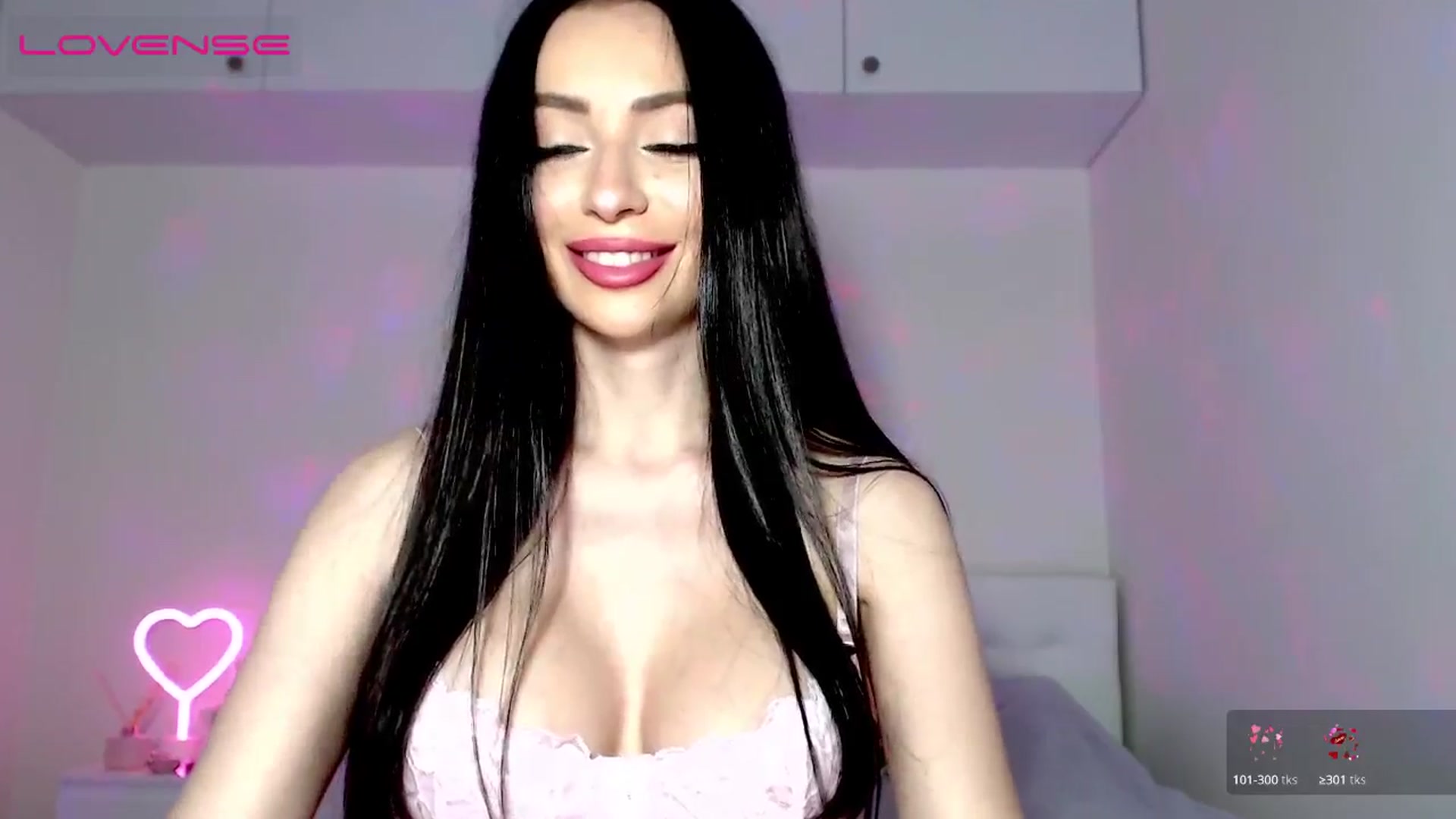Gallery image thumbnail from Alliciya's myfreecams stream on, 05/10/2024, 16:37 image 4 of 20