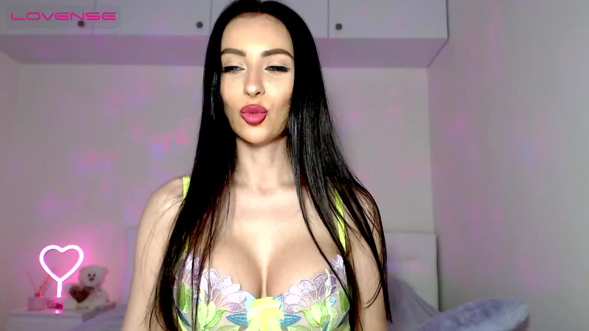 Gallery image thumbnail from Alliciya's myfreecams stream on, 05/11/2024, 16:09 image 3 of 20