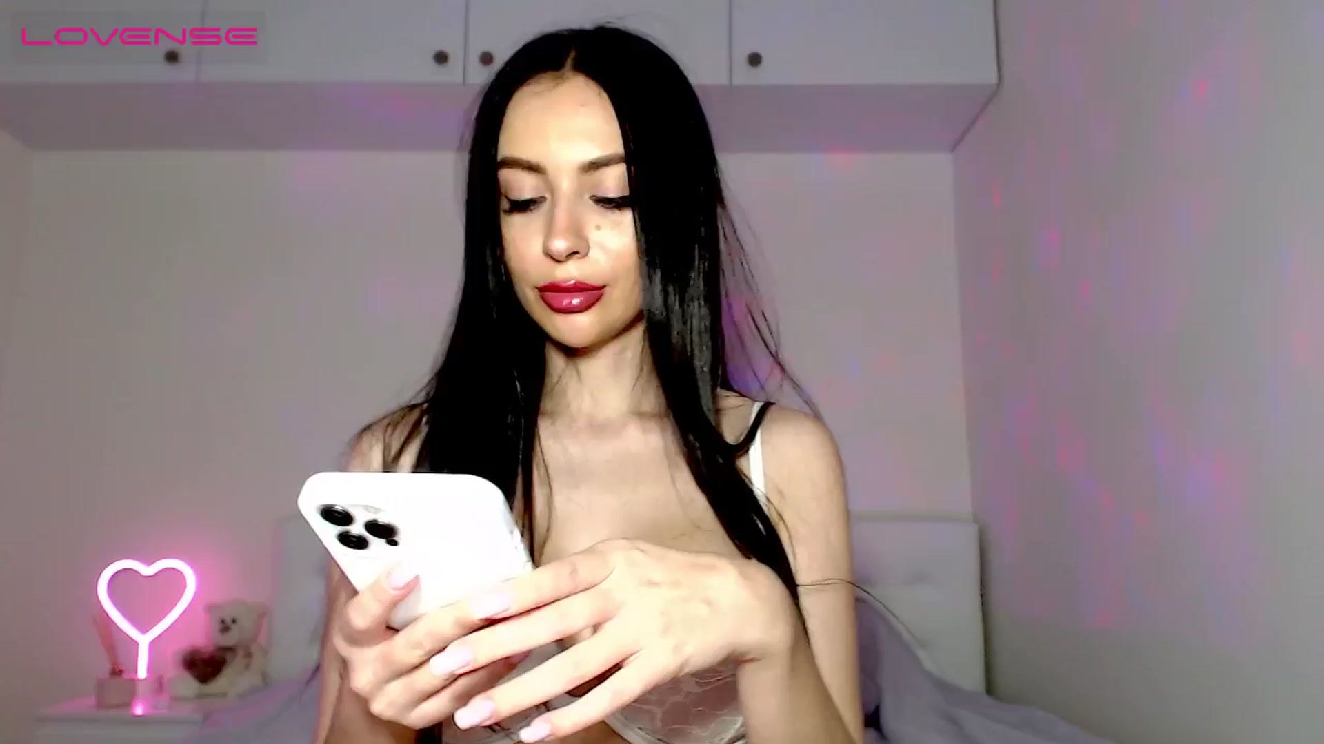 Gallery image thumbnail from Alliciya's myfreecams stream on, 05/15/2024, 20:36 image 11 of 20