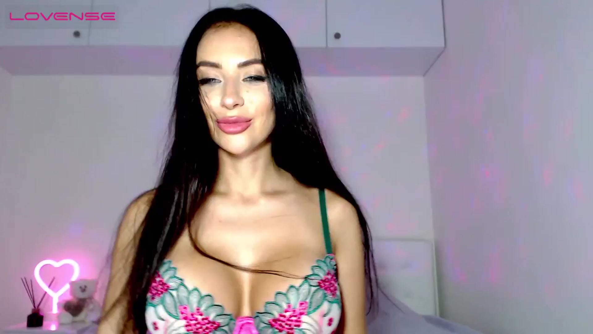 Gallery image thumbnail from Alliciya's myfreecams stream on, 07/10/2024, 19:23 image 1 of 20
