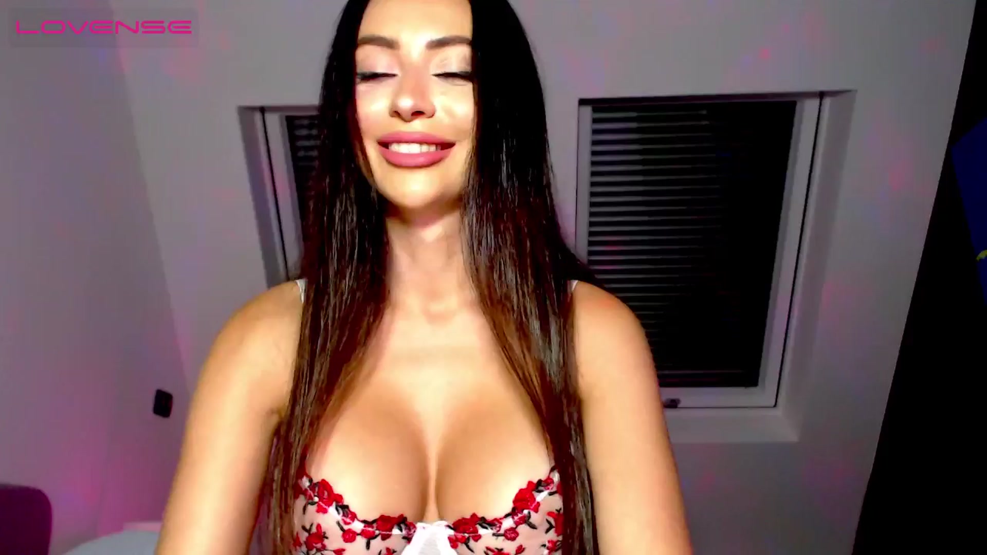 Gallery image thumbnail from Alliciya's myfreecams stream on, 10/12/2024, 18:08 image 2 of 20